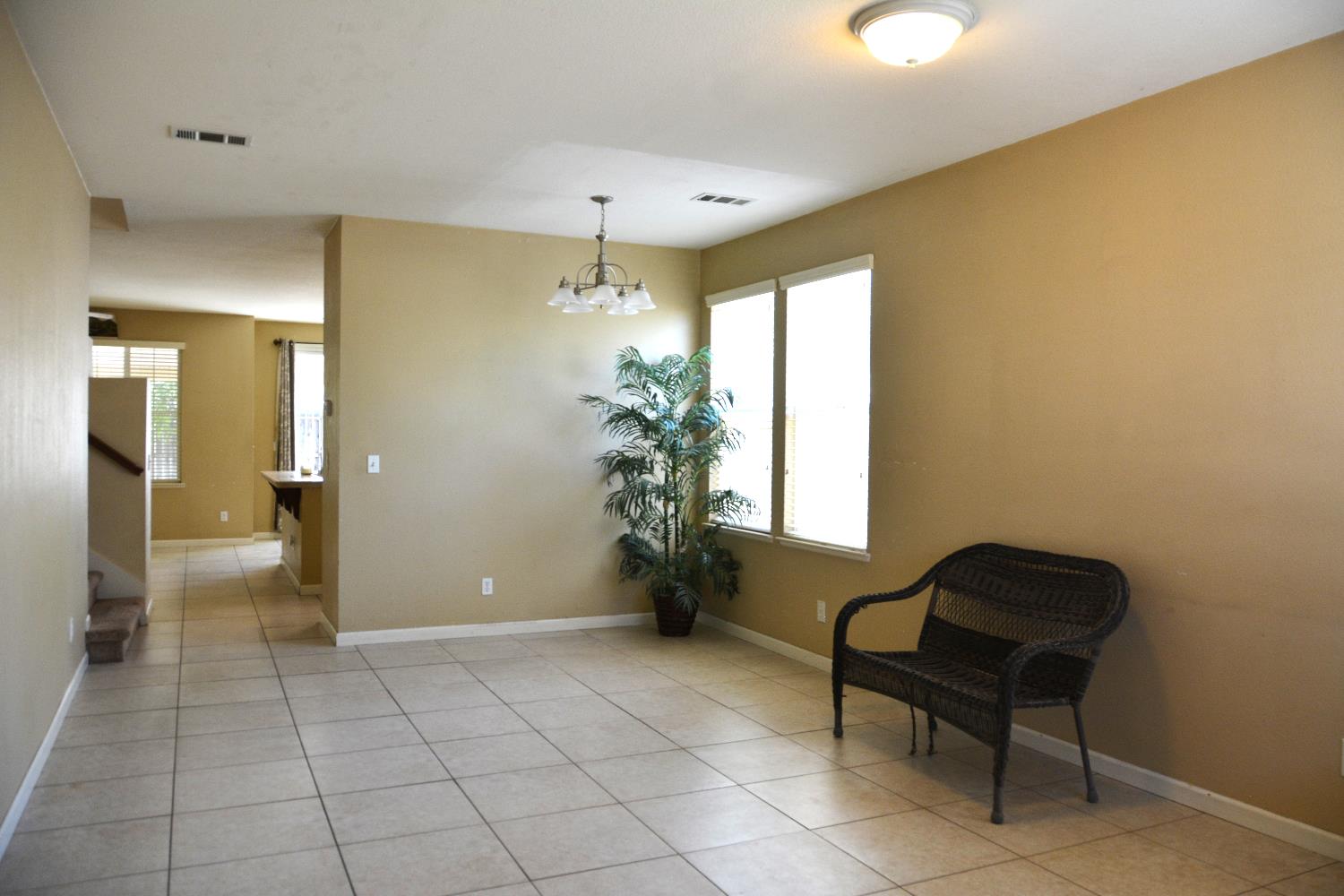 Detail Gallery Image 5 of 29 For 1492 Antioch Ct, Merced,  CA 95348 - 5 Beds | 2/1 Baths
