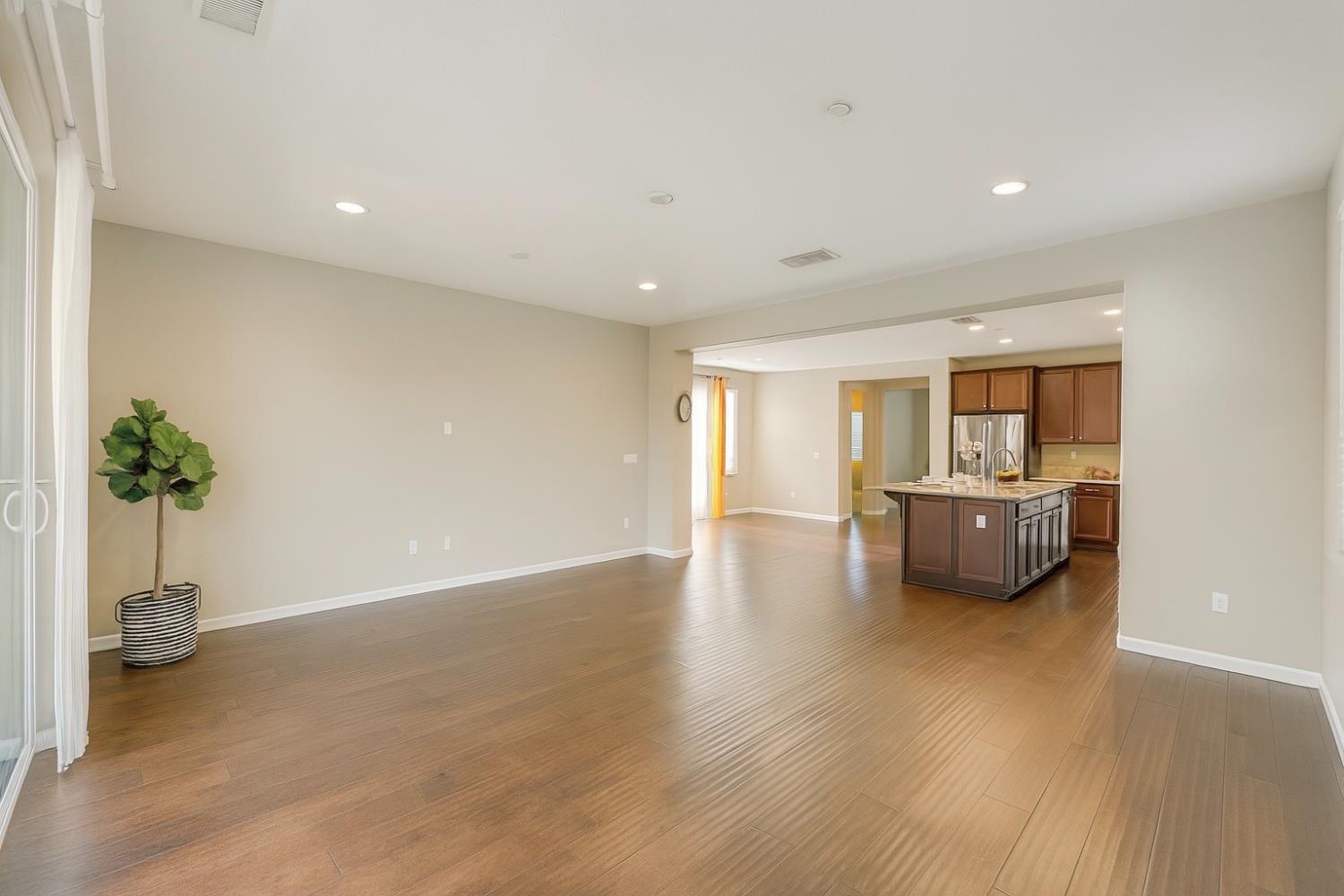 Detail Gallery Image 13 of 33 For 2544 Mack Way, Woodland,  CA 95776 - 4 Beds | 3 Baths