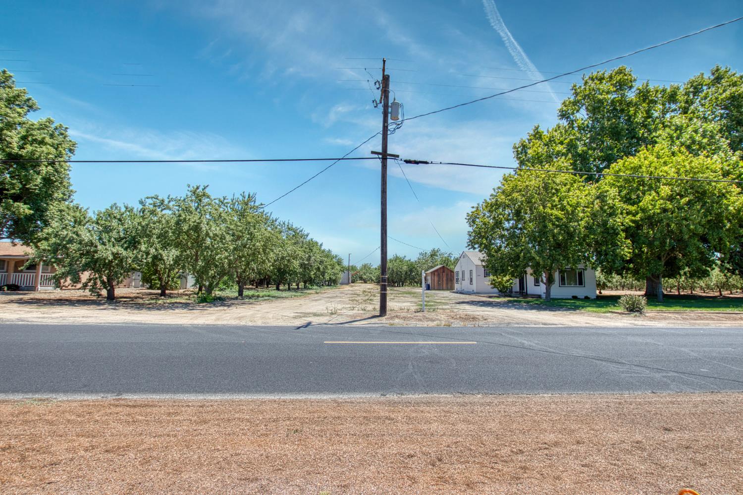 Detail Gallery Image 2 of 25 For 3030 Pioneer Rd, Hughson,  CA 95326 - 3 Beds | 1 Baths