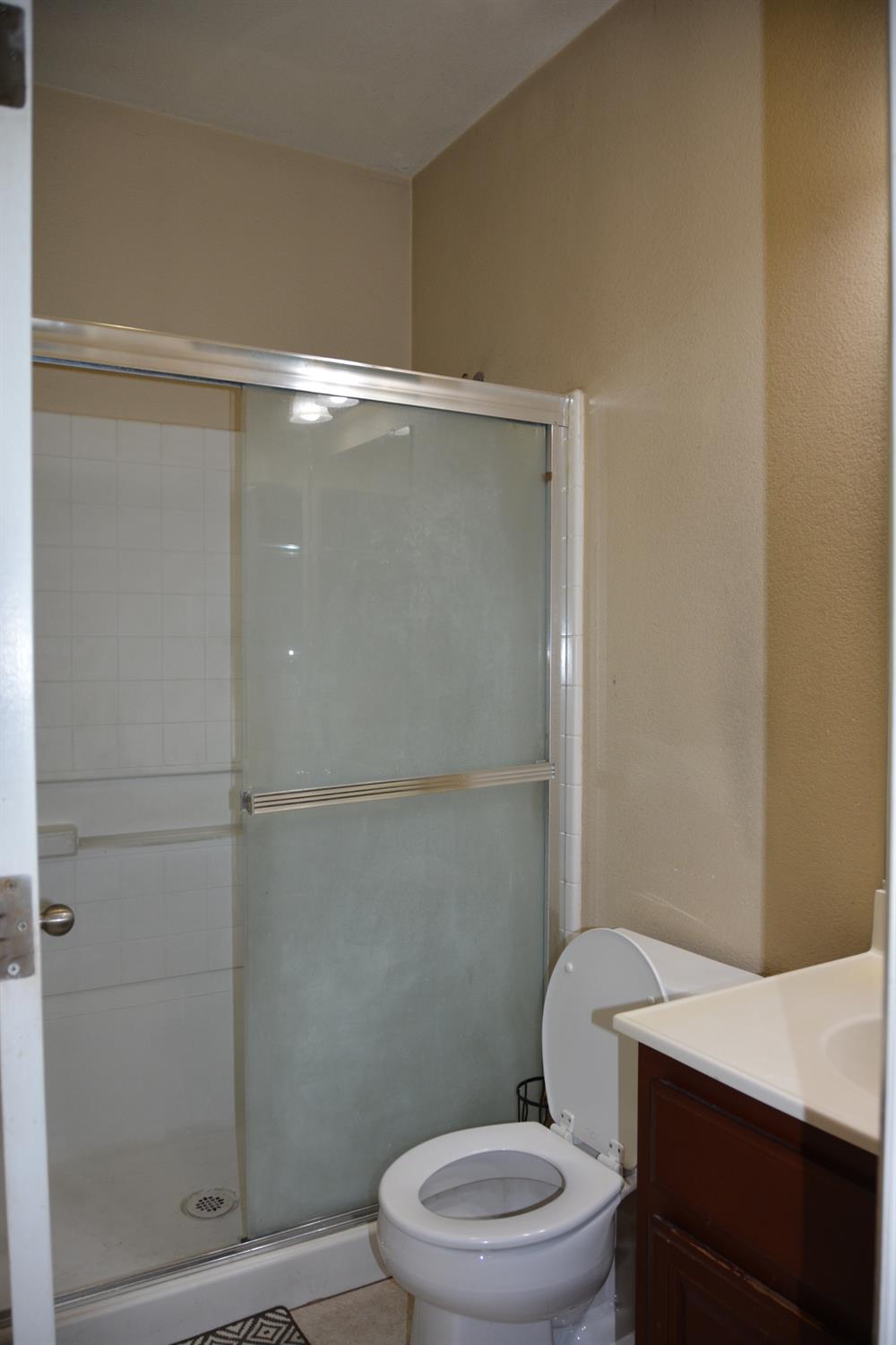 Detail Gallery Image 11 of 29 For 1492 Antioch Ct, Merced,  CA 95348 - 5 Beds | 2/1 Baths