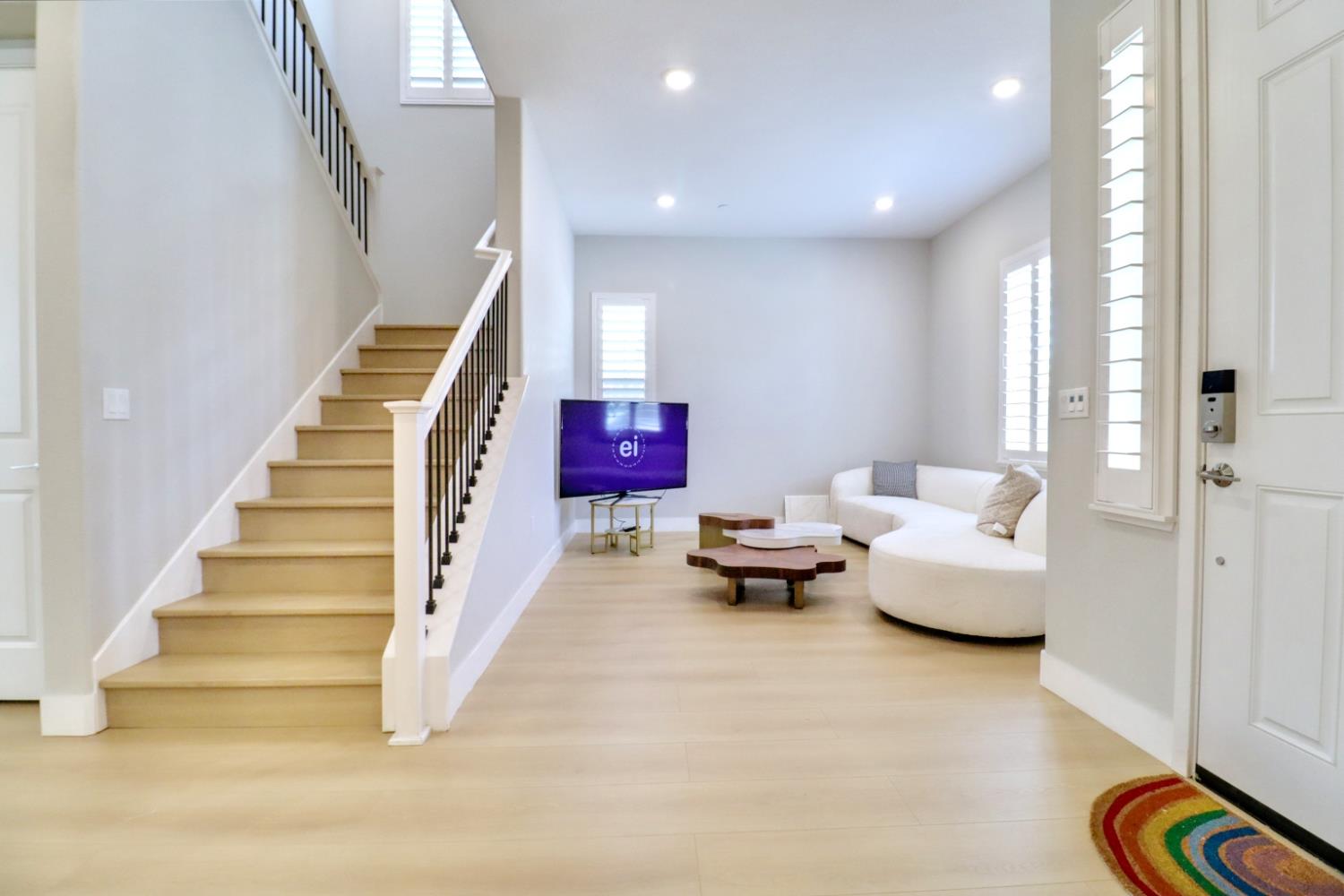 Detail Gallery Image 6 of 44 For 8594 Sona Way, Elk Grove,  CA 95757 - 6 Beds | 5/1 Baths