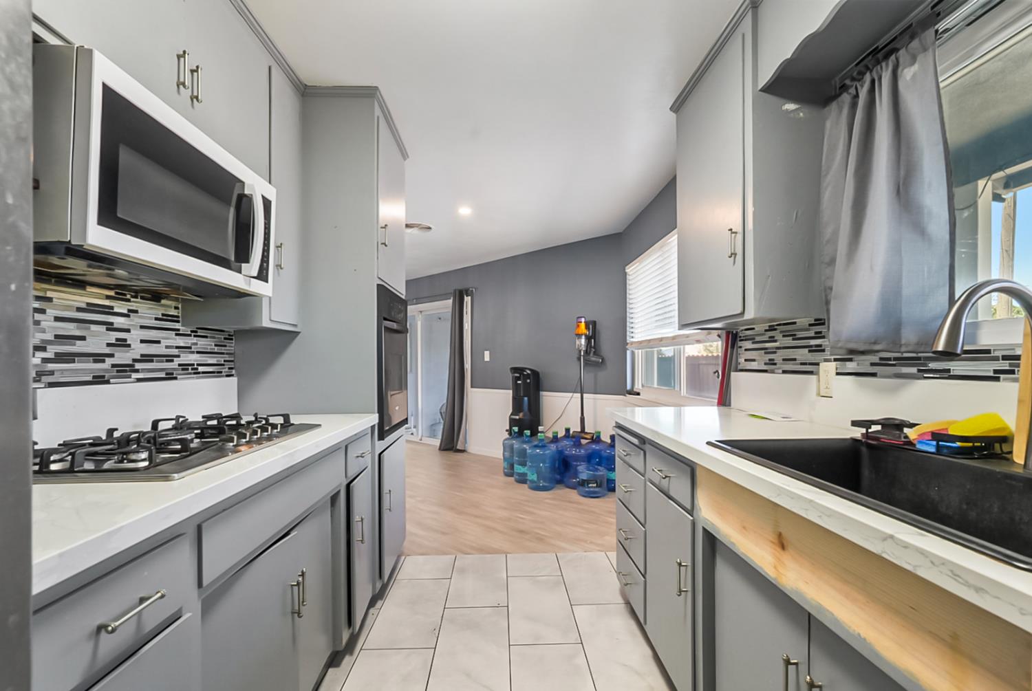 Detail Gallery Image 8 of 28 For 904 Tahoe Dr, Modesto,  CA 95350 - 3 Beds | 2 Baths