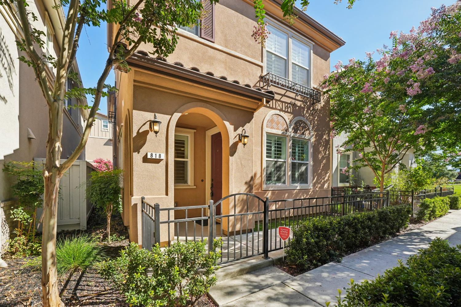 Detail Gallery Image 5 of 45 For 818 Queen Palm Ln, Brentwood,  CA 94513 - 3 Beds | 2/1 Baths
