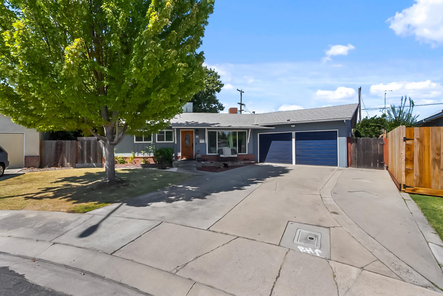 Detail Gallery Image 1 of 28 For 904 Tahoe Dr, Modesto,  CA 95350 - 3 Beds | 2 Baths