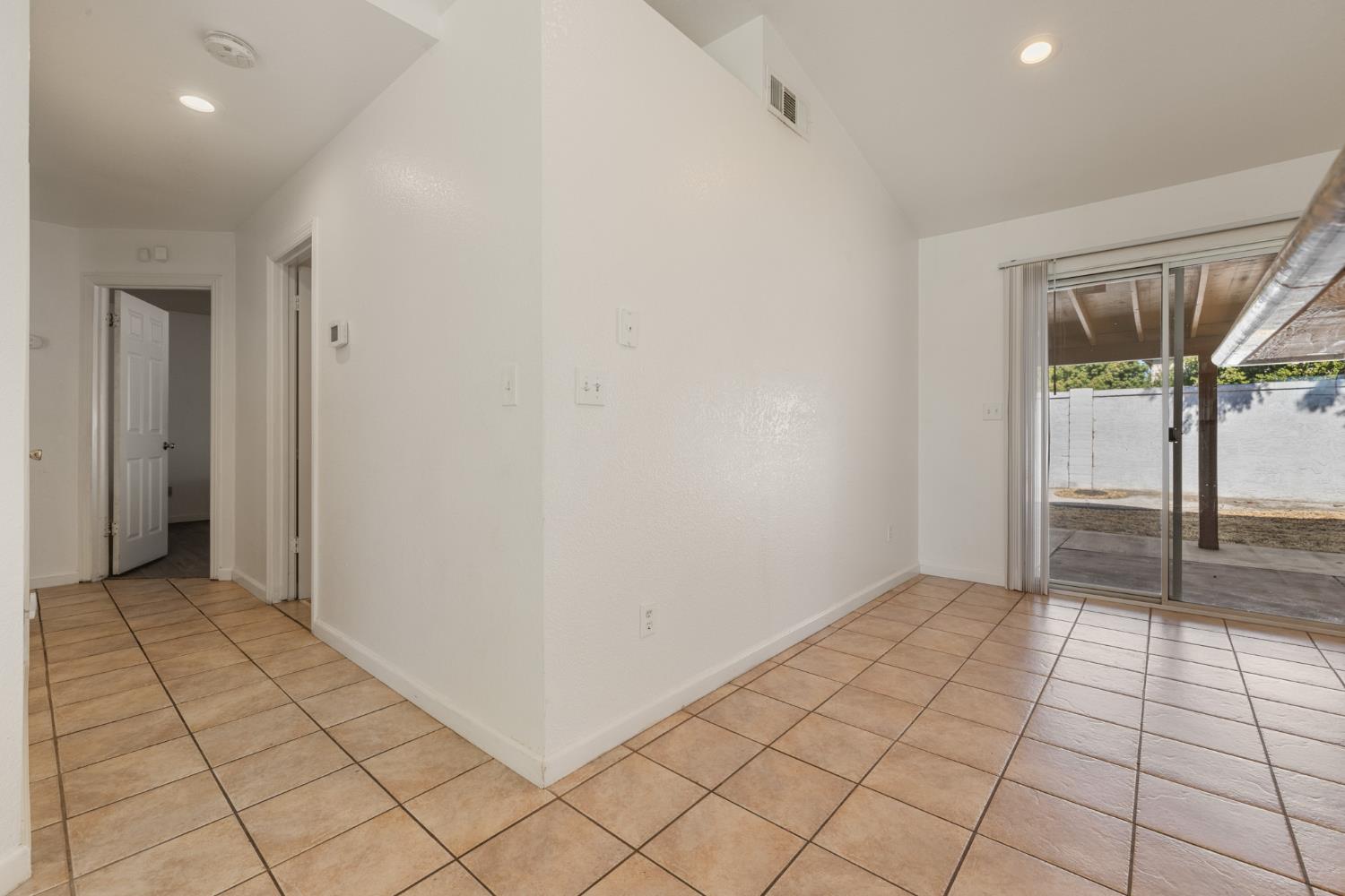 Detail Gallery Image 14 of 33 For 633 Waddell Way, Modesto,  CA 95357 - 3 Beds | 2 Baths