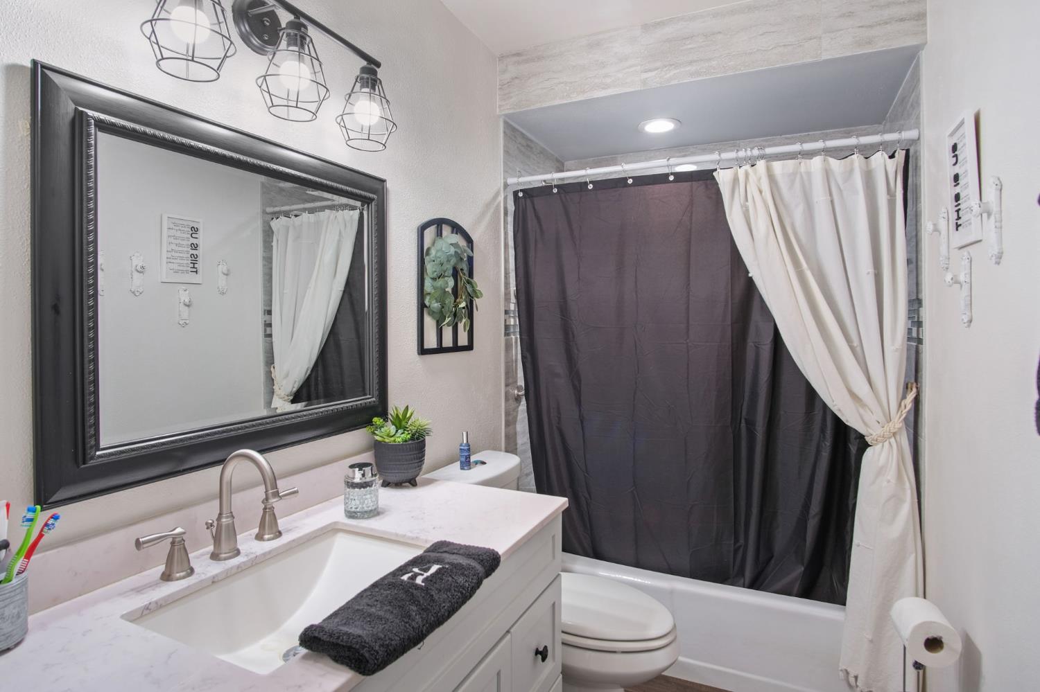Detail Gallery Image 20 of 30 For 528 Church St, Modesto,  CA 95357 - 3 Beds | 2 Baths