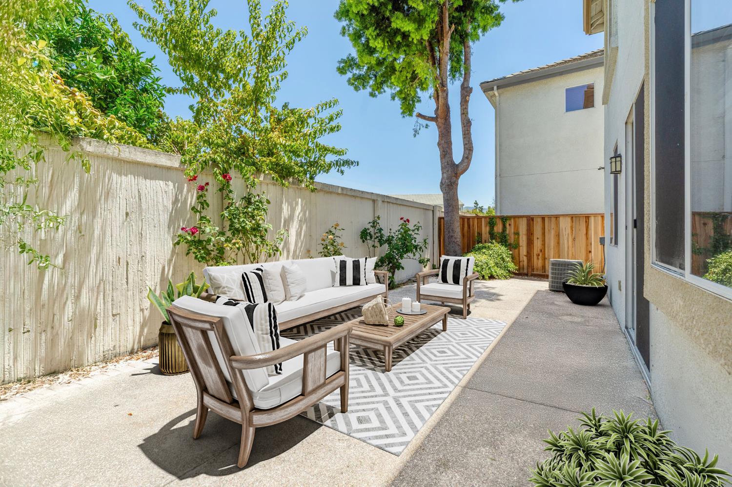Detail Gallery Image 10 of 18 For 1086 Azalea Ln, Concord,  CA 94520 - 4 Beds | 2/1 Baths