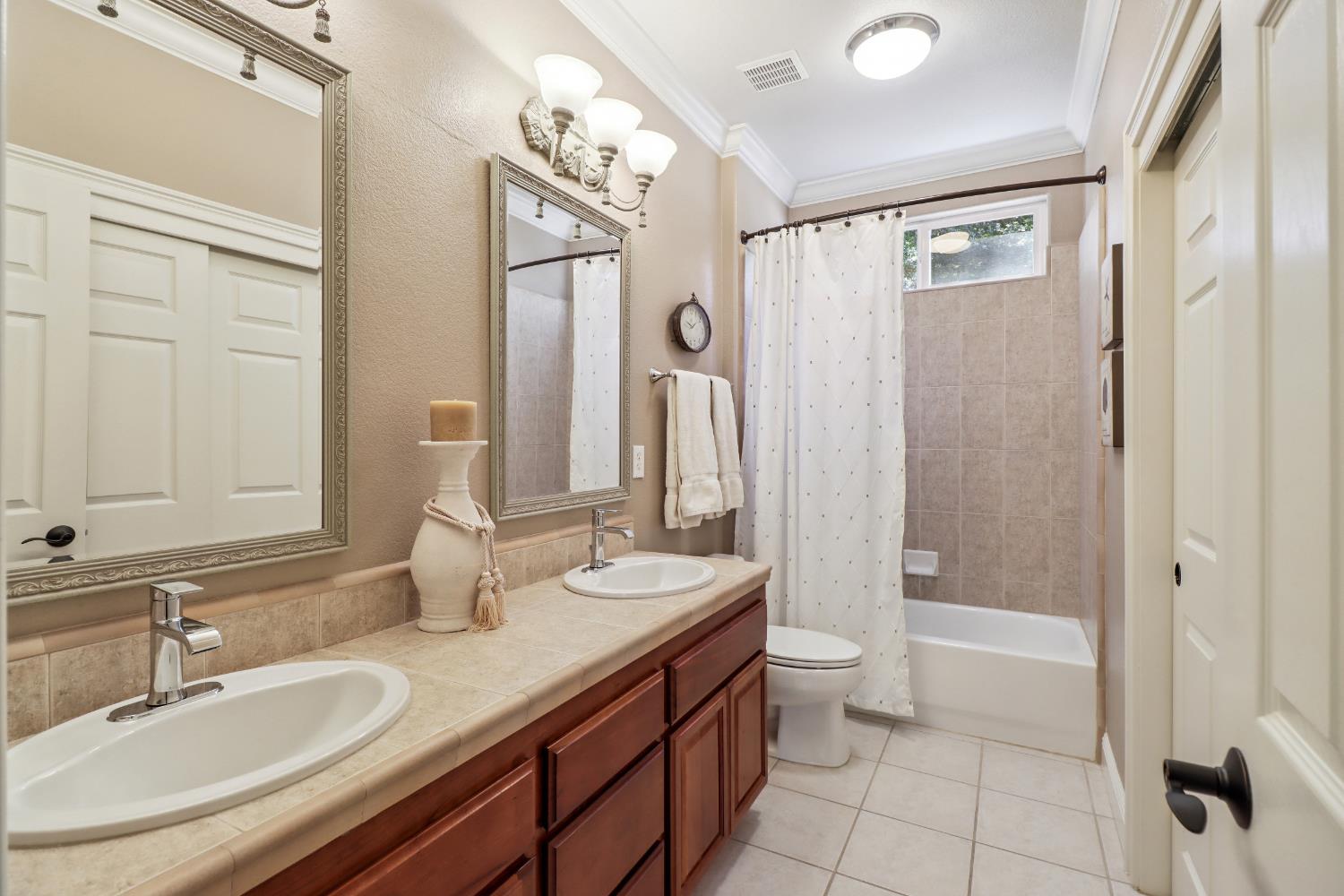 Detail Gallery Image 43 of 59 For 9661 Clos Du Lac Cir, Loomis,  CA 95650 - 4 Beds | 4/1 Baths