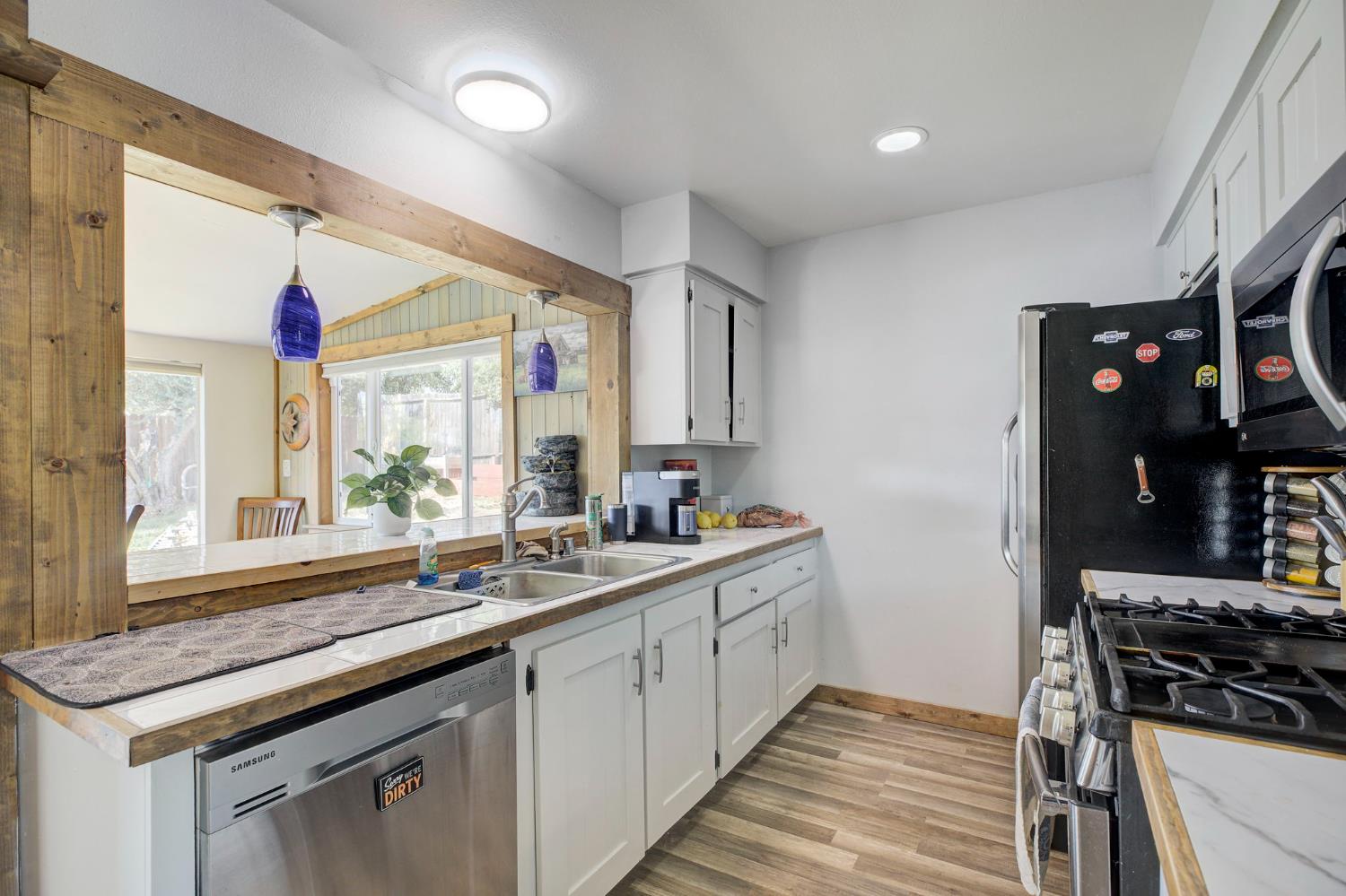 Detail Gallery Image 11 of 29 For 5112 Rabeneck Way, Fair Oaks,  CA 95628 - 3 Beds | 1 Baths