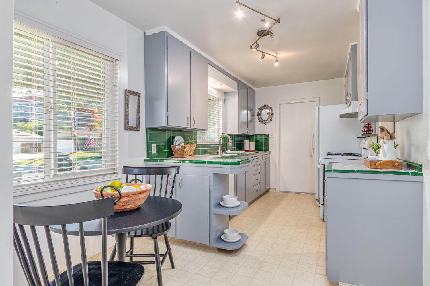 Detail Gallery Image 28 of 36 For 3232 Strevel Way, Sacramento,  CA 95825 - 3 Beds | 1/1 Baths