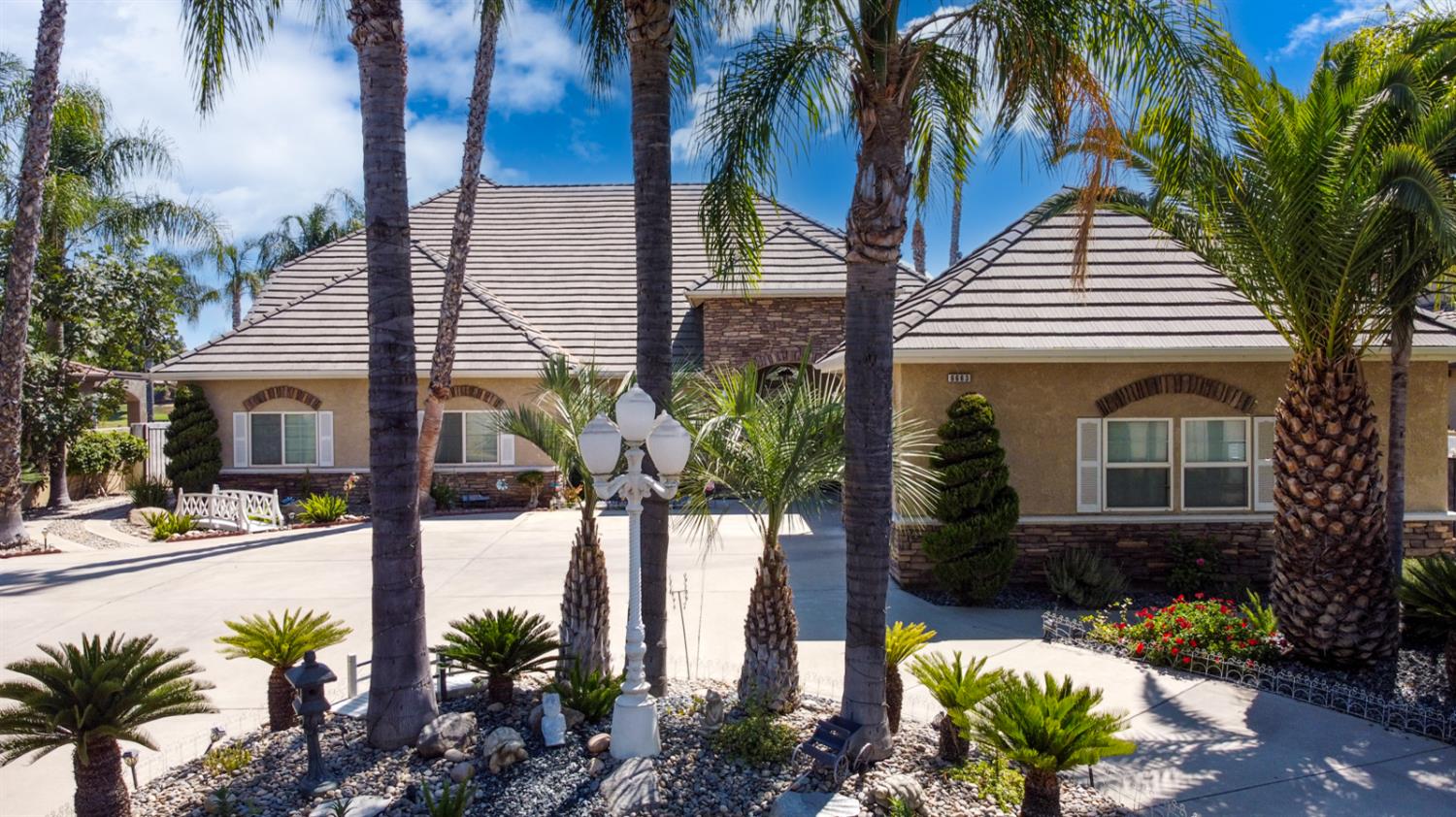 Detail Gallery Image 1 of 96 For 6663 Desert Springs St, Chowchilla,  CA 93610 - 5 Beds | 4 Baths