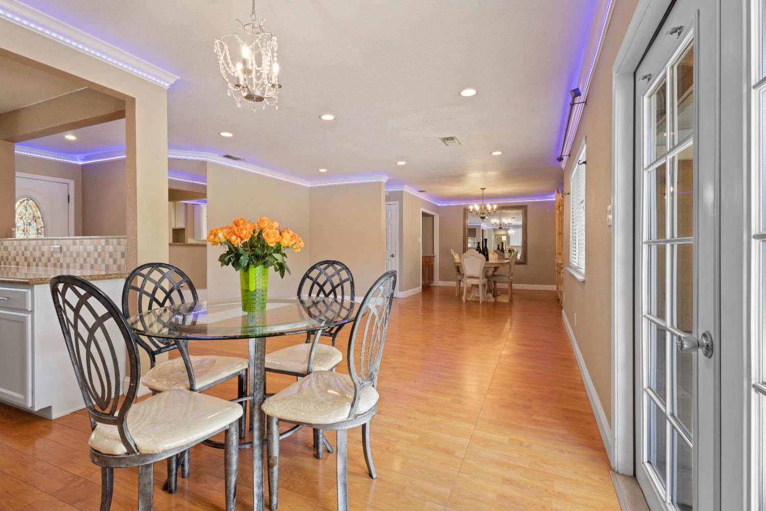 Detail Gallery Image 9 of 64 For 6732 Bismarck Dr, North Highlands,  CA 95660 - 5 Beds | 2/1 Baths