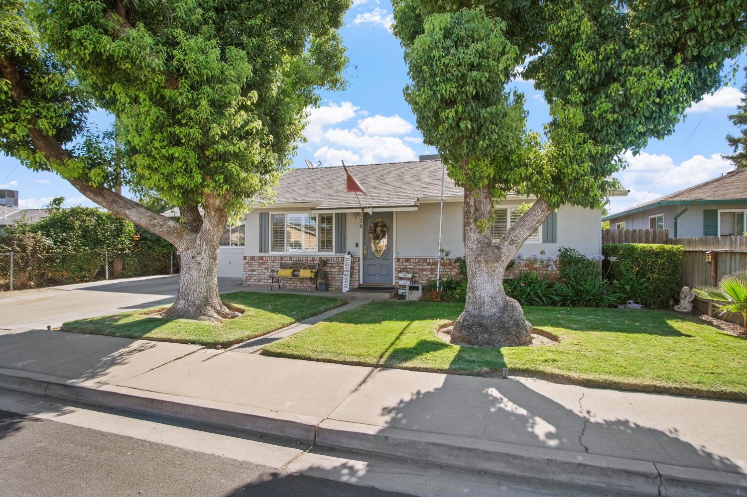 Detail Gallery Image 1 of 30 For 528 Church St, Modesto,  CA 95357 - 3 Beds | 2 Baths