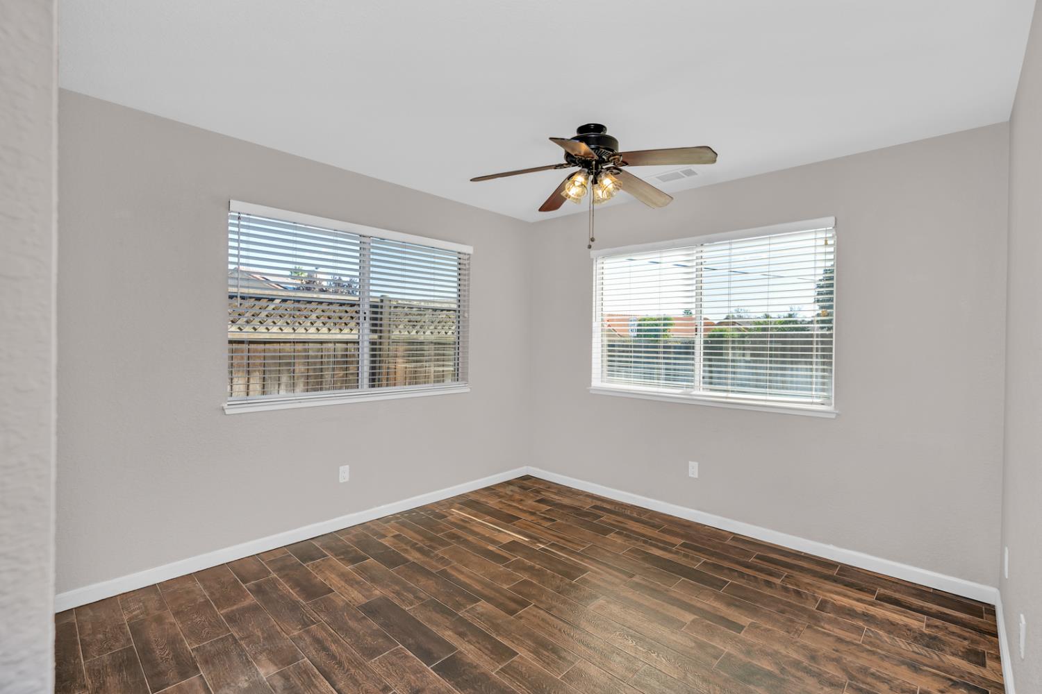 Detail Gallery Image 12 of 58 For 92 Tangelo St, Los Banos,  CA 93635 - 3 Beds | 2/1 Baths