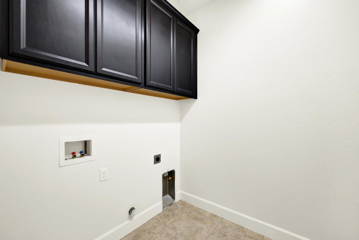 Detail Gallery Image 23 of 72 For 2200 Russell Cir, Woodland,  CA 95776 - 3 Beds | 2/1 Baths