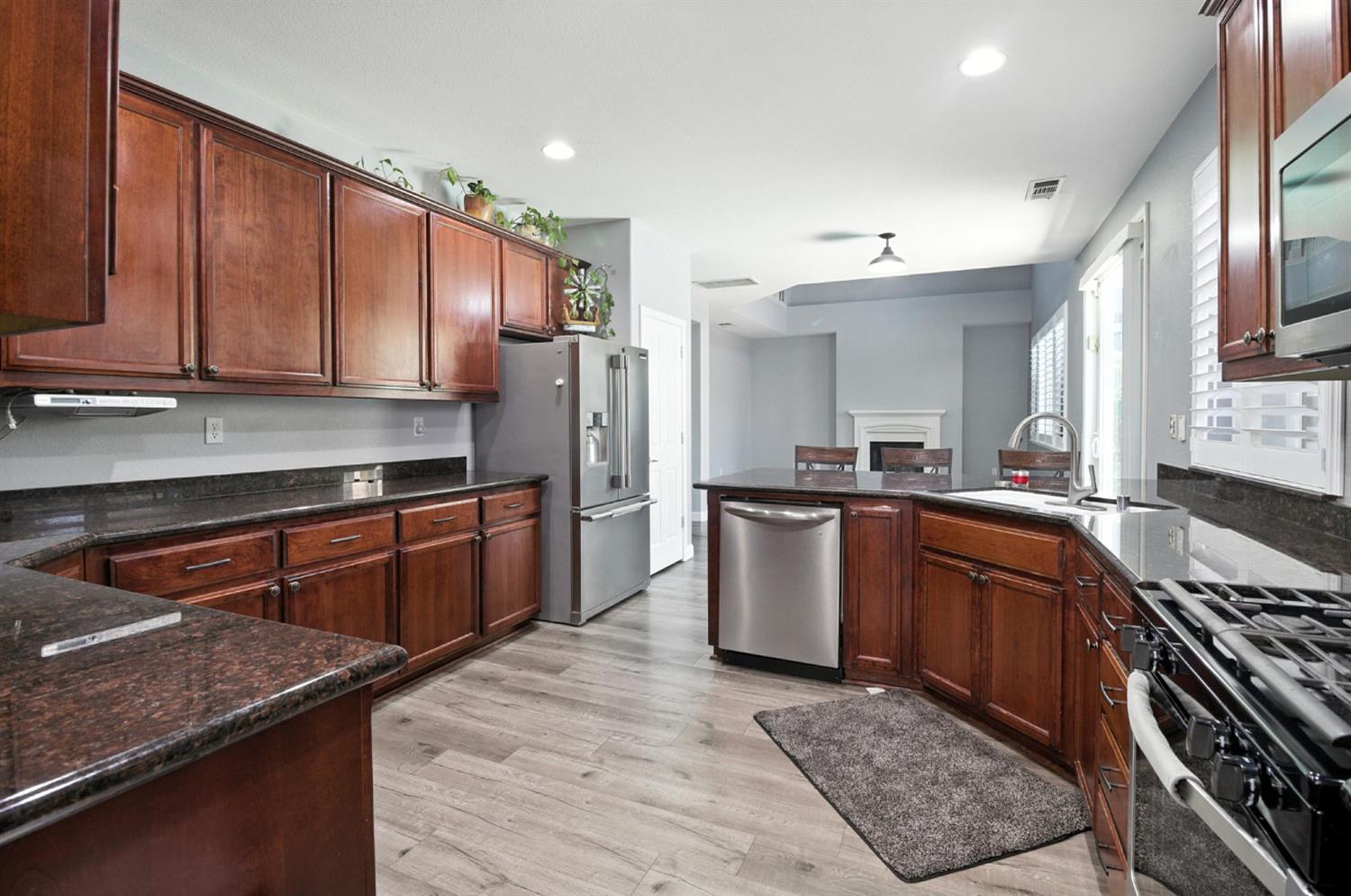 Detail Gallery Image 8 of 31 For 5507 Goldseive Dr, Riverbank,  CA 95367 - 4 Beds | 3 Baths