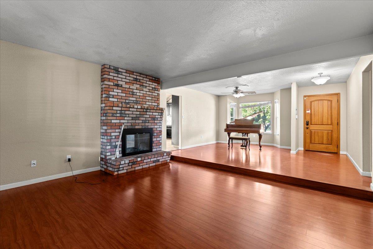 Detail Gallery Image 6 of 34 For 1300 Grover Dr, Modesto,  CA 95351 - 3 Beds | 2/1 Baths