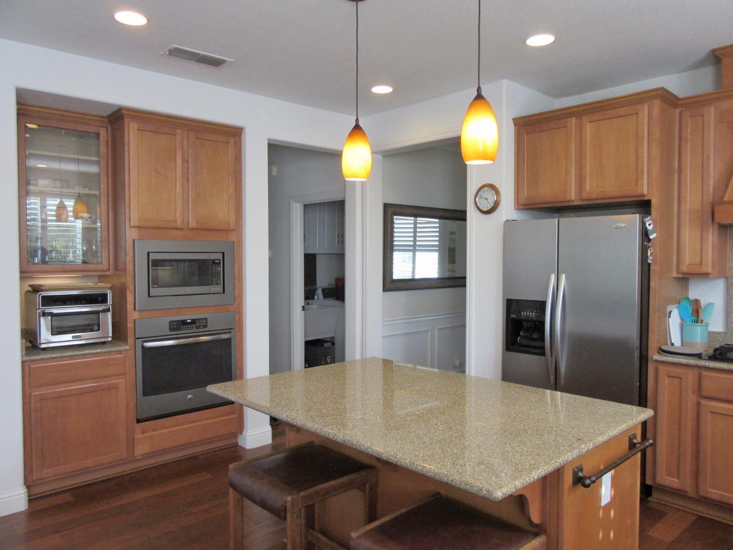 Detail Gallery Image 4 of 21 For 1739 Glenoaks St, Manteca,  CA 95336 - 2 Beds | 2 Baths