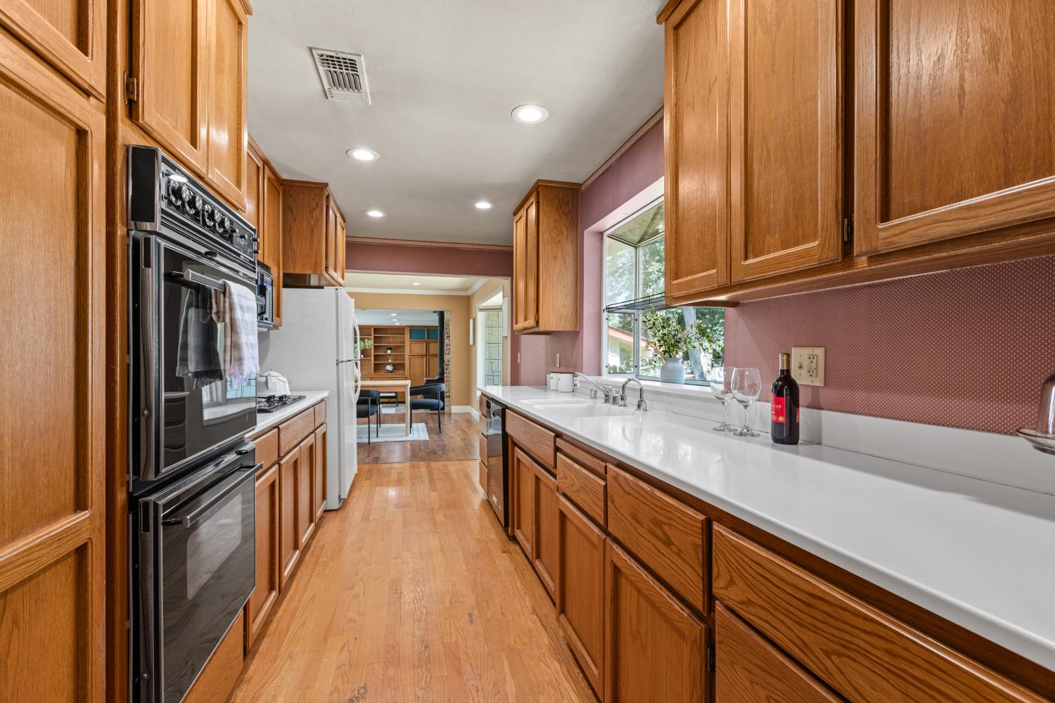 Detail Gallery Image 6 of 56 For 5946 Muldrow Rd, Carmichael,  CA 95608 - 3 Beds | 2 Baths