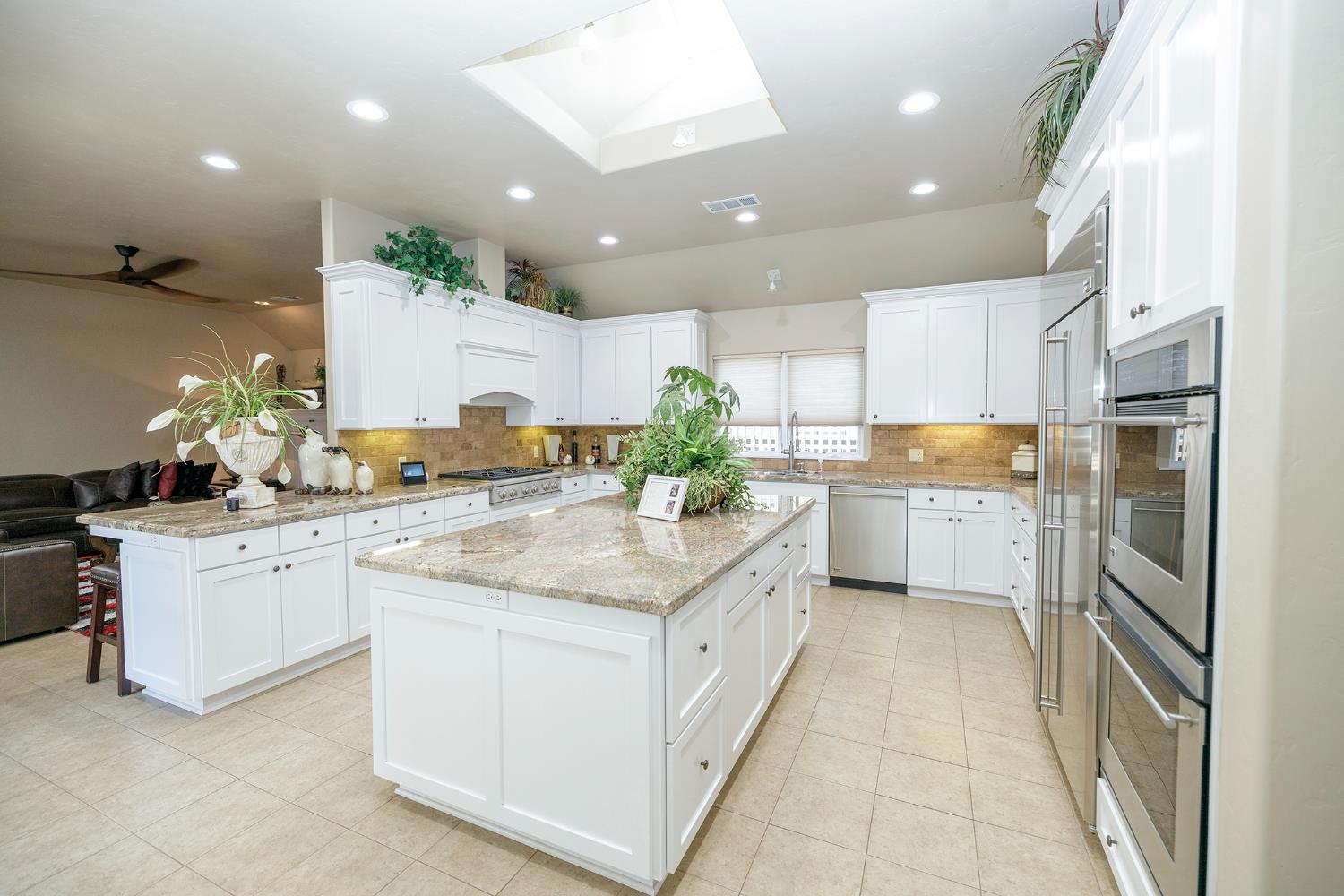 Detail Gallery Image 15 of 56 For 1009 Sycamore Ave, Modesto,  CA 95350 - 3 Beds | 2/1 Baths