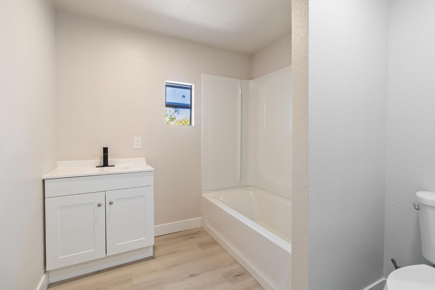 Detail Gallery Image 4 of 15 For 828 Olivina Ave 11, Livermore,  CA 94551 - 2 Beds | 1/1 Baths