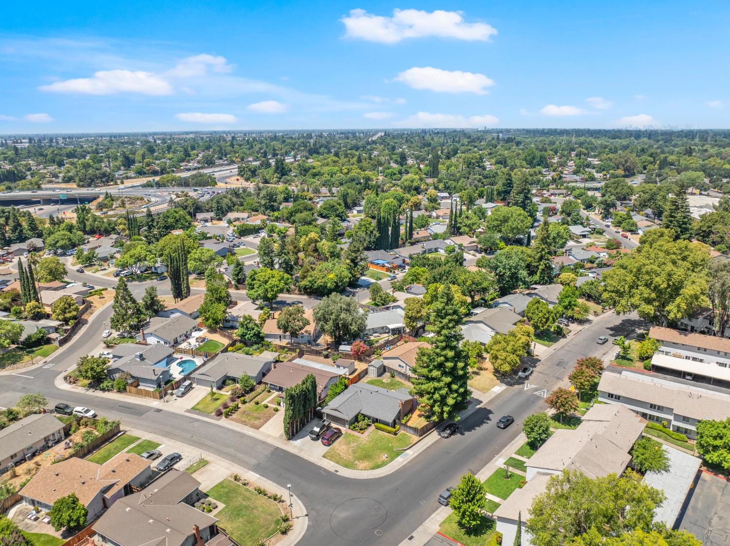 Detail Gallery Image 34 of 39 For 8852 Salmon Falls Dr, Sacramento,  CA 95826 - 3 Beds | 2 Baths