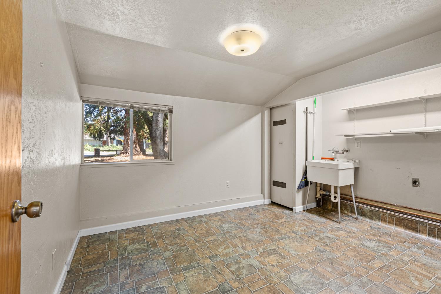 Detail Gallery Image 23 of 56 For 5946 Muldrow Rd, Carmichael,  CA 95608 - 3 Beds | 2 Baths