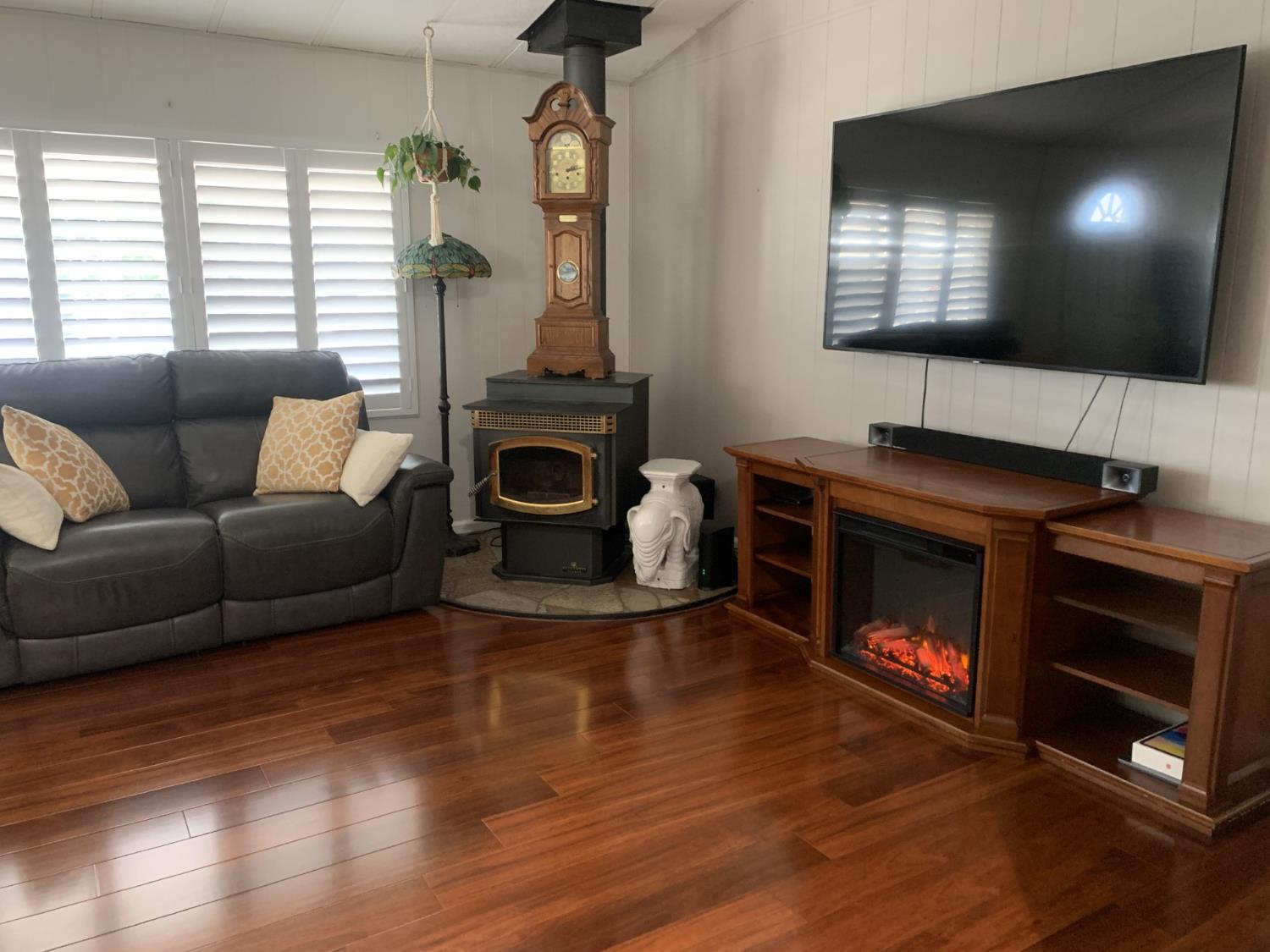 Detail Gallery Image 4 of 54 For 4901 Gardendell Rd, Sacramento,  CA 95834 - 2 Beds | 2 Baths