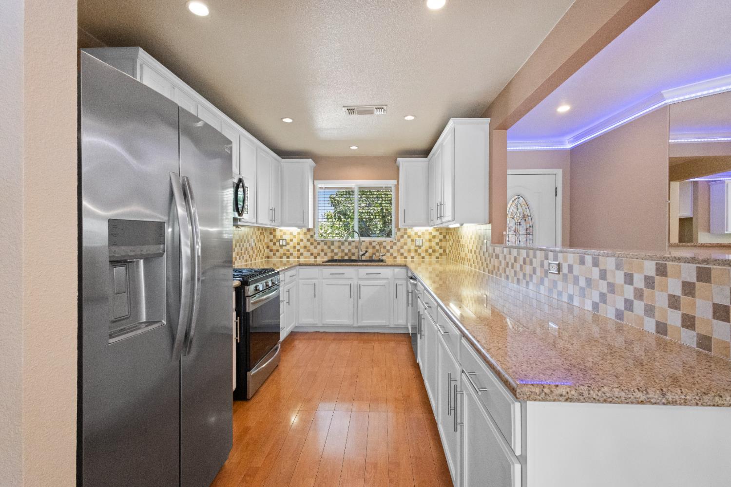 Detail Gallery Image 10 of 64 For 6732 Bismarck Dr, North Highlands,  CA 95660 - 5 Beds | 2/1 Baths