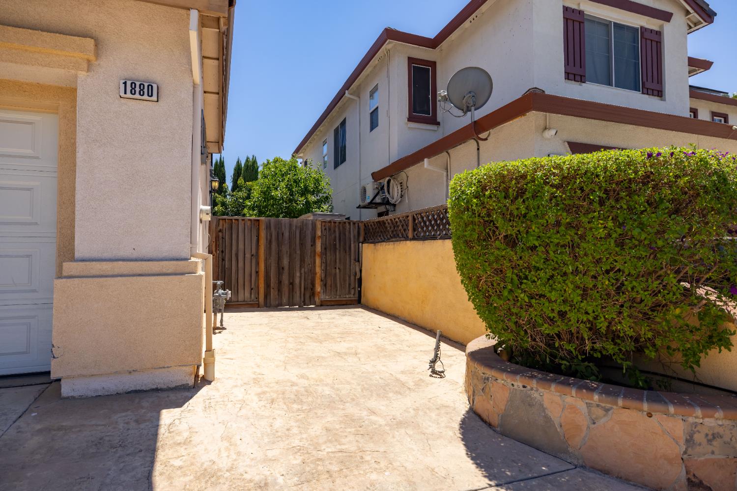 Detail Gallery Image 5 of 65 For 1880 Persimmon Way, Tracy,  CA 95376 - 5 Beds | 3 Baths