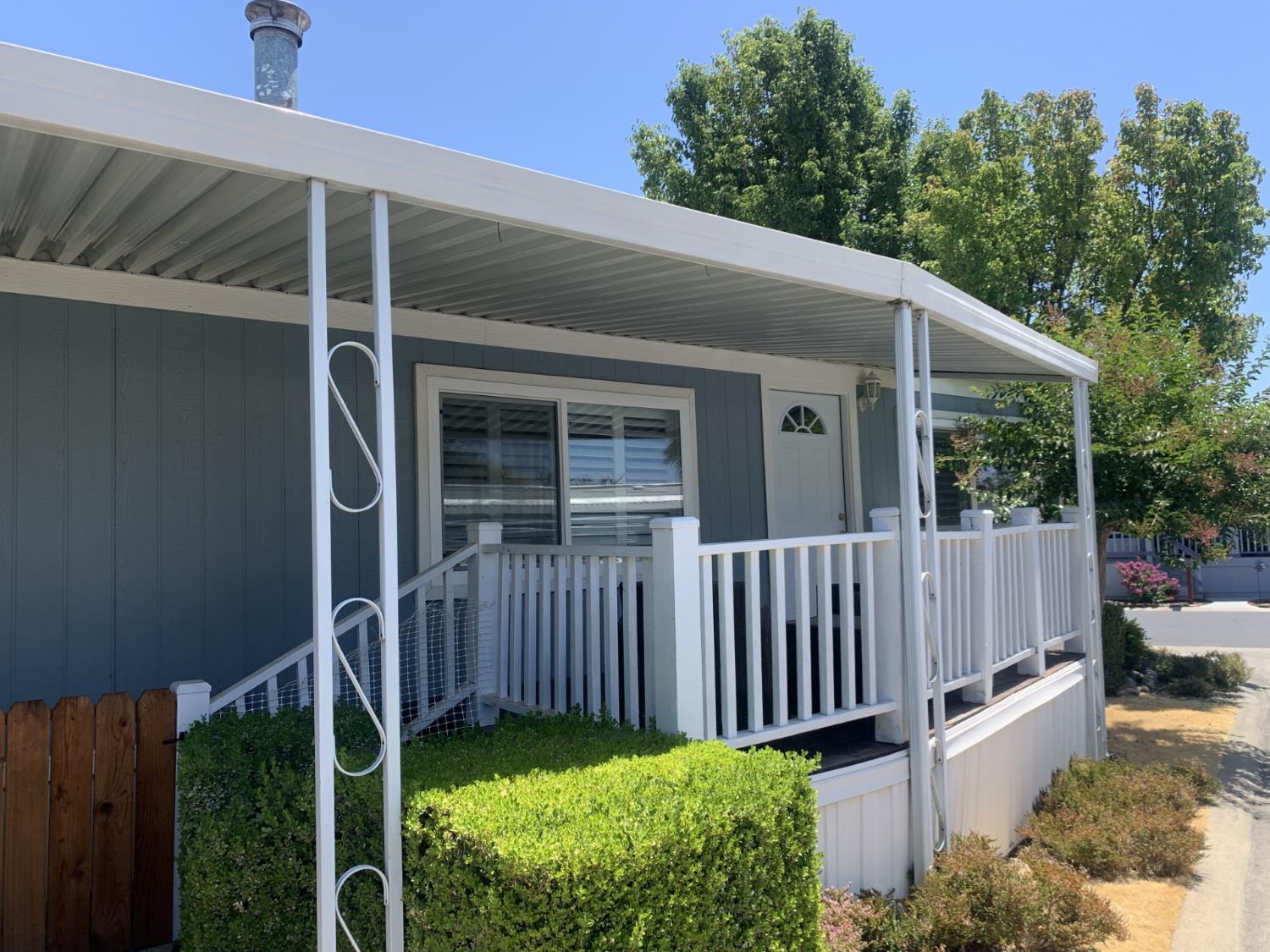 Detail Gallery Image 3 of 54 For 4901 Gardendell Rd, Sacramento,  CA 95834 - 2 Beds | 2 Baths