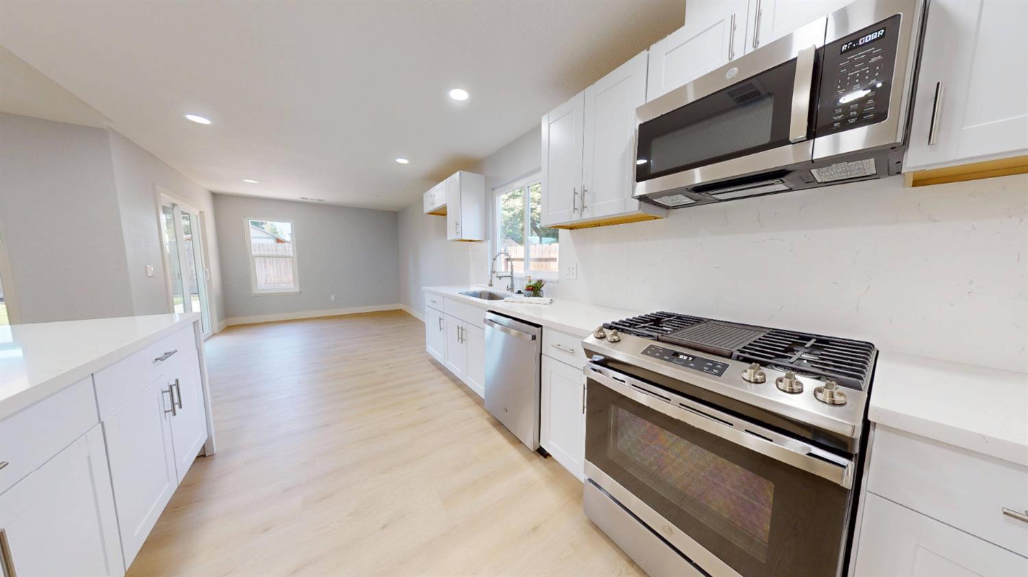 Detail Gallery Image 7 of 21 For 5212 Stillwater Dr, Salida,  CA 95368 - 3 Beds | 2 Baths