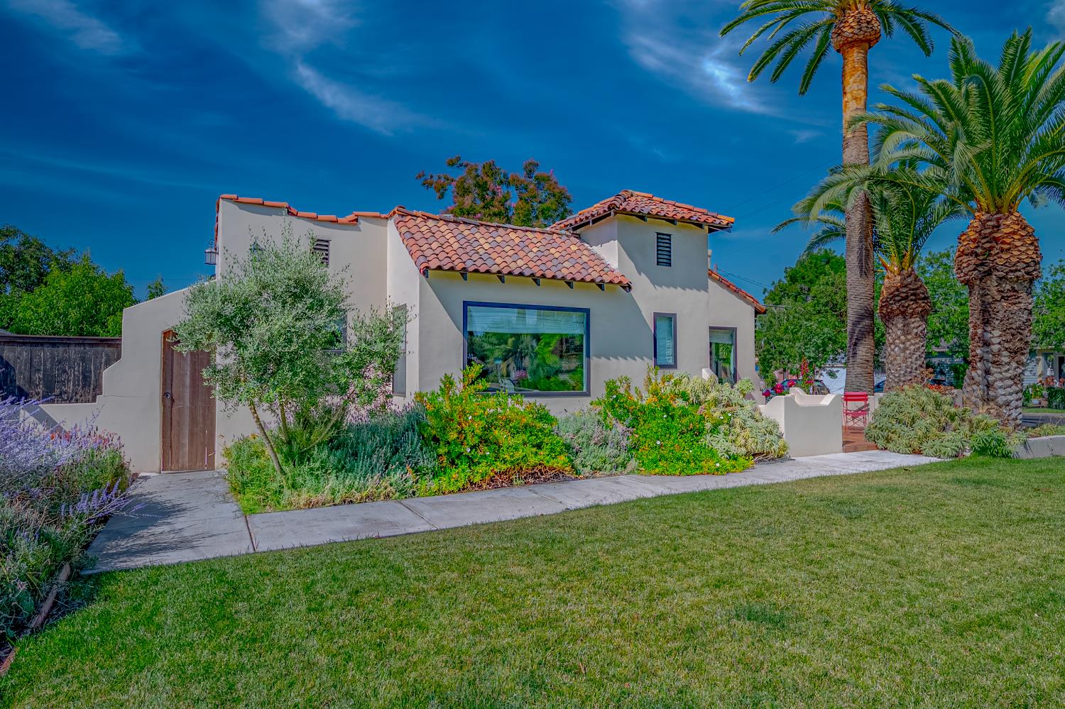 Detail Gallery Image 4 of 42 For 400 E 21st St, Merced,  CA 95340 - 3 Beds | 1/1 Baths