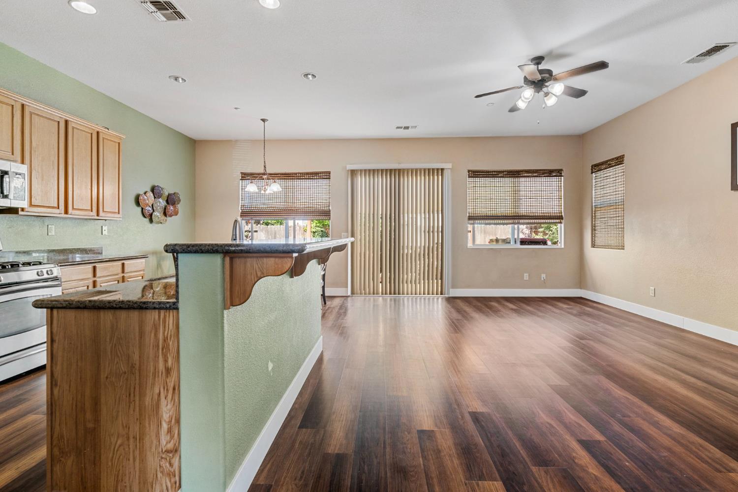 Detail Gallery Image 10 of 33 For 444 Sparrow Dr, Galt,  CA 95632 - 4 Beds | 2 Baths