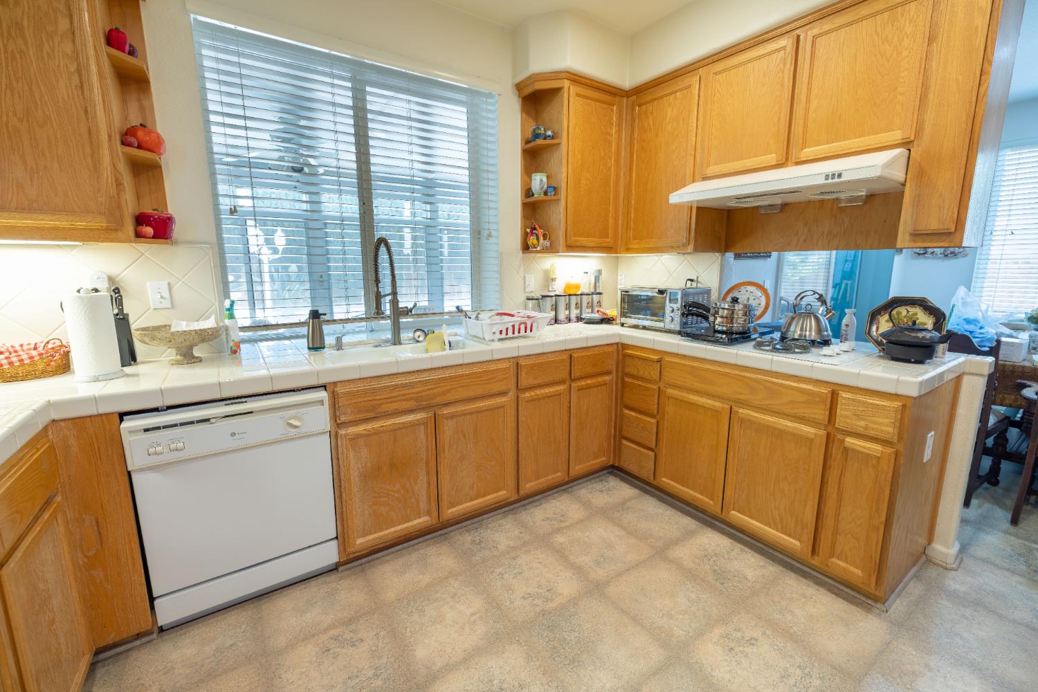 Detail Gallery Image 20 of 65 For 1880 Persimmon Way, Tracy,  CA 95376 - 5 Beds | 3 Baths
