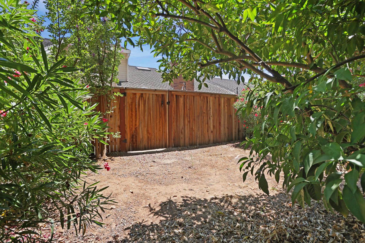 Detail Gallery Image 36 of 42 For 9105 Westcliff Ln, Fair Oaks,  CA 95628 - 3 Beds | 2/1 Baths