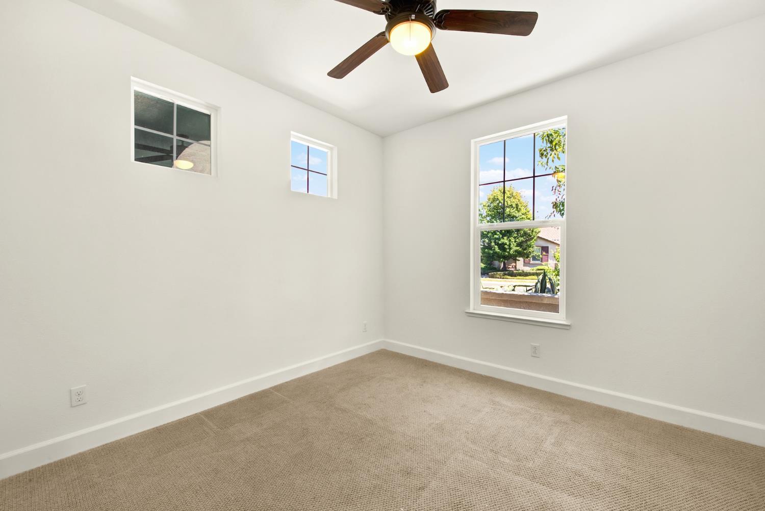 Detail Gallery Image 19 of 72 For 2200 Russell Cir, Woodland,  CA 95776 - 3 Beds | 2/1 Baths