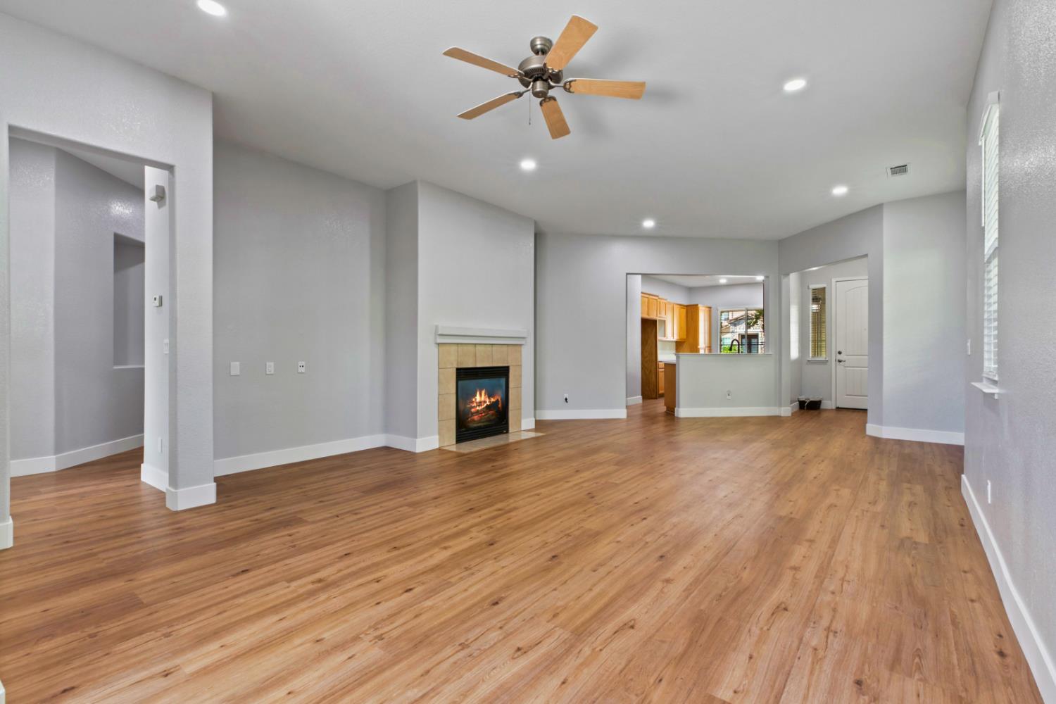 Detail Gallery Image 3 of 19 For 1659 Whispering Wind Dr, Tracy,  CA 95377 - 4 Beds | 2 Baths