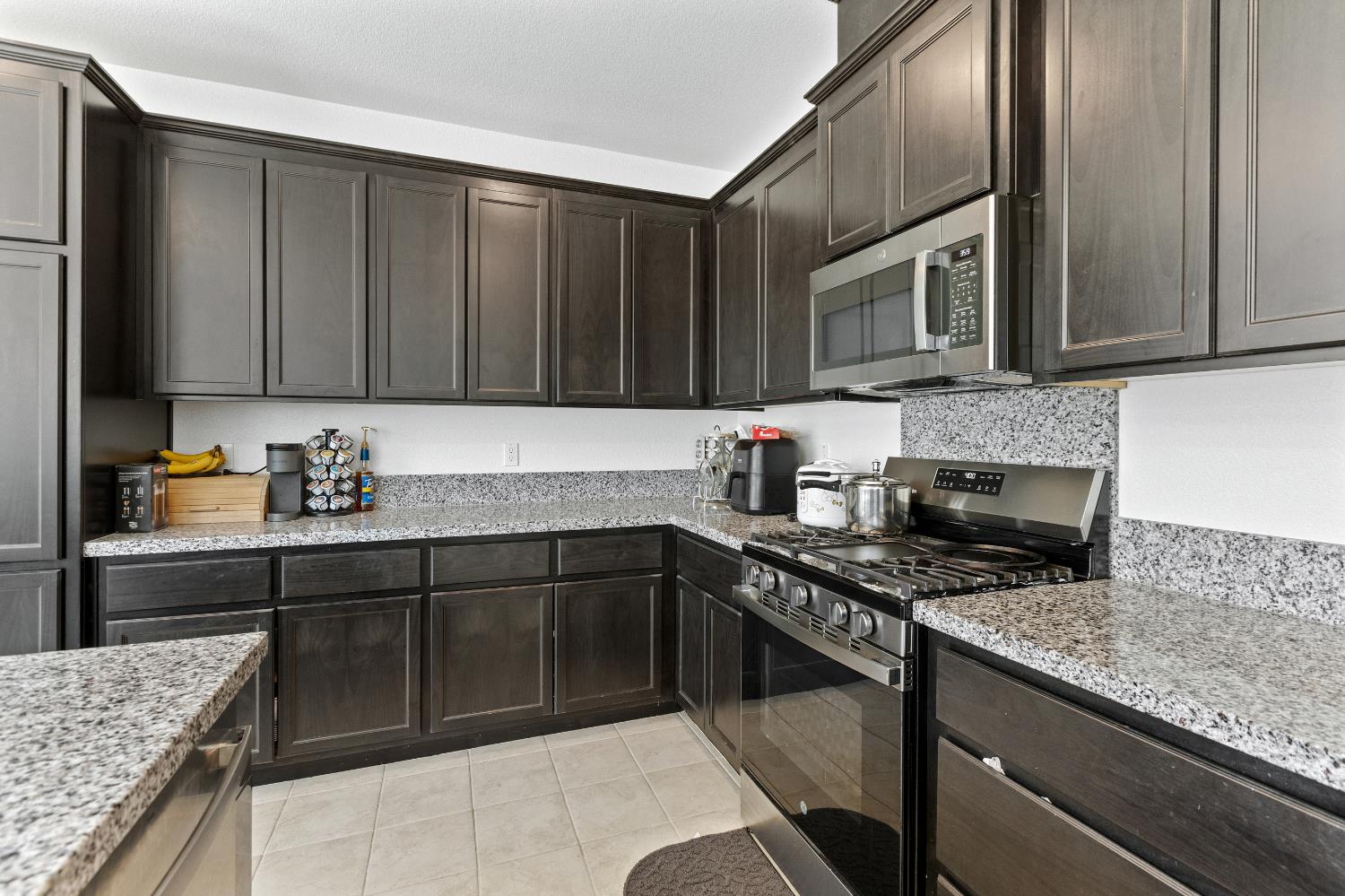 Detail Gallery Image 23 of 58 For 10224 Kilo Way, Elk Grove,  CA 95757 - 5 Beds | 4 Baths
