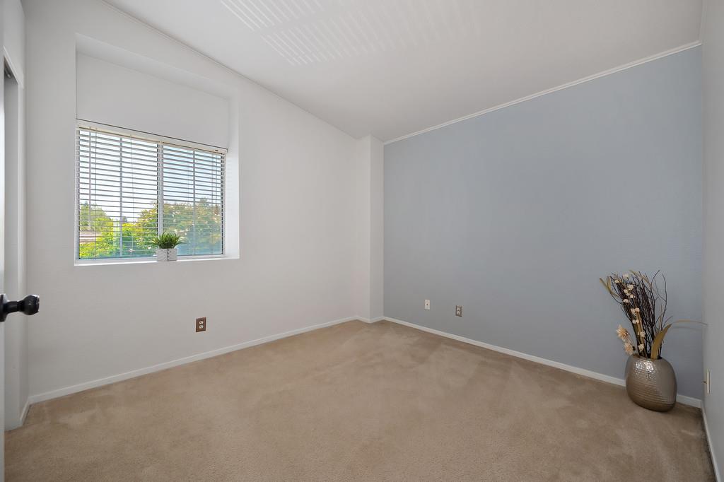 Detail Gallery Image 22 of 51 For 9567 Diamond Point Ln, Elk Grove,  CA 95758 - 4 Beds | 2/1 Baths