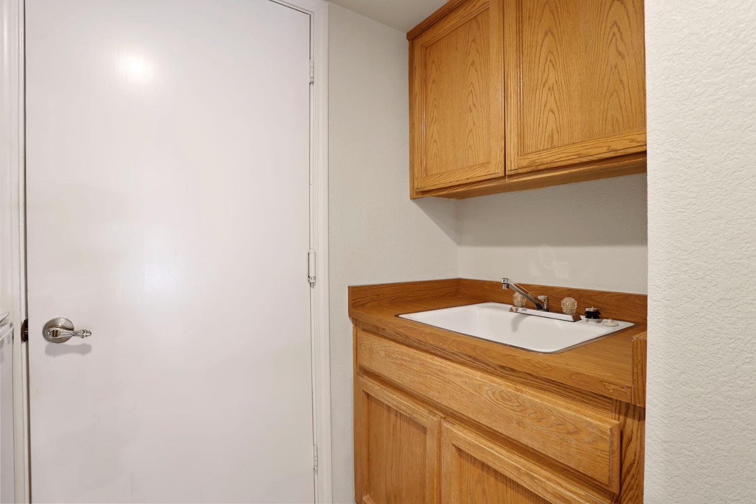 Detail Gallery Image 21 of 42 For 9105 Westcliff Ln, Fair Oaks,  CA 95628 - 3 Beds | 2/1 Baths