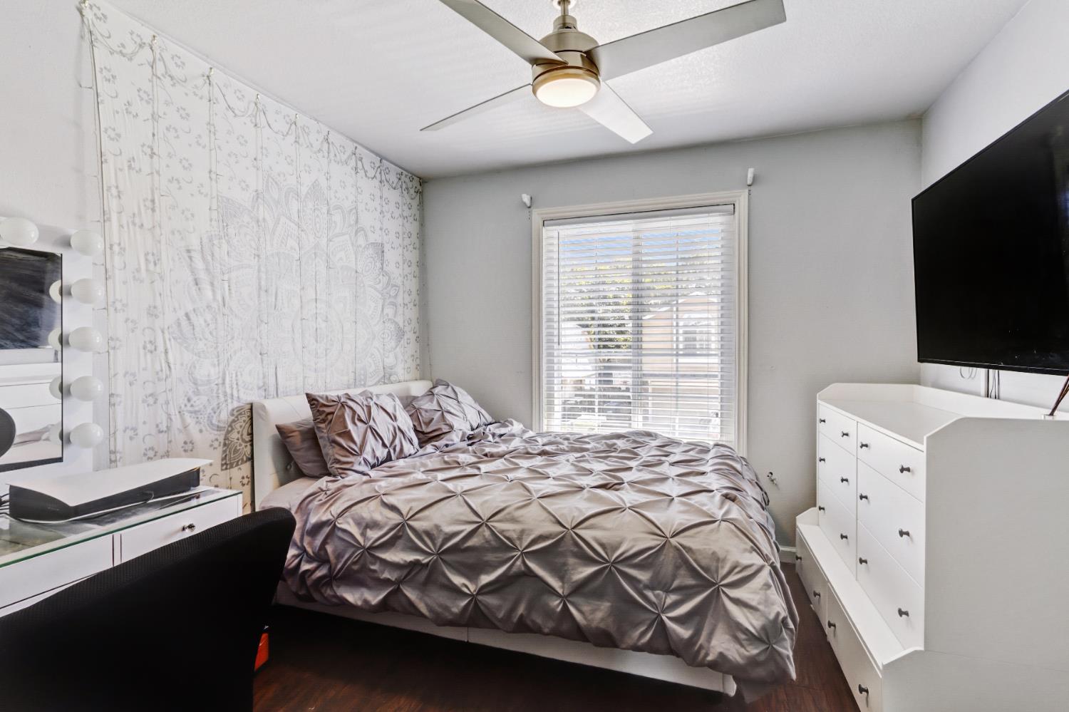 Detail Gallery Image 22 of 37 For 8916 Hollowstone Way, Sacramento,  CA 95828 - 4 Beds | 4 Baths