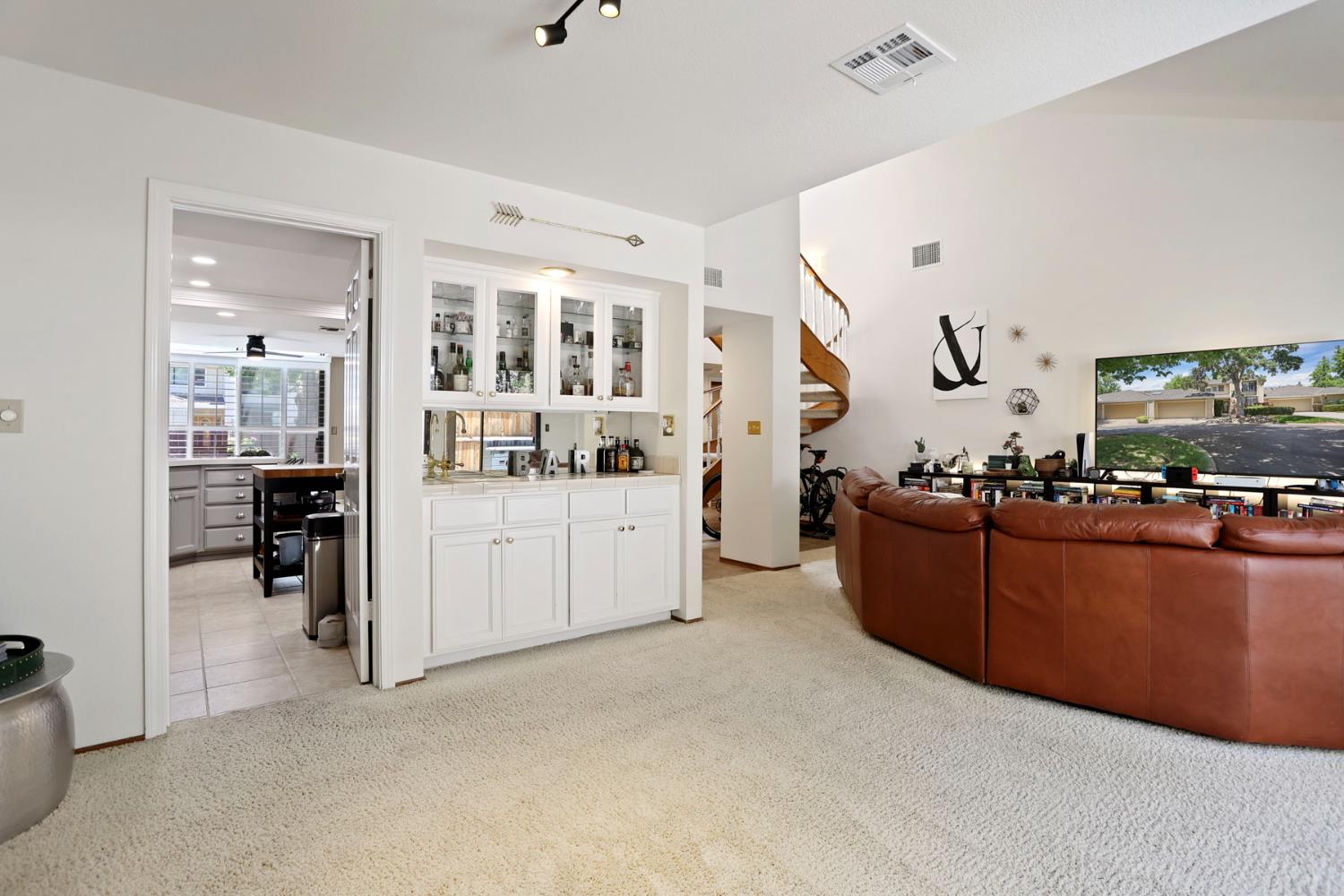 Detail Gallery Image 9 of 42 For 9105 Westcliff Ln, Fair Oaks,  CA 95628 - 3 Beds | 2/1 Baths