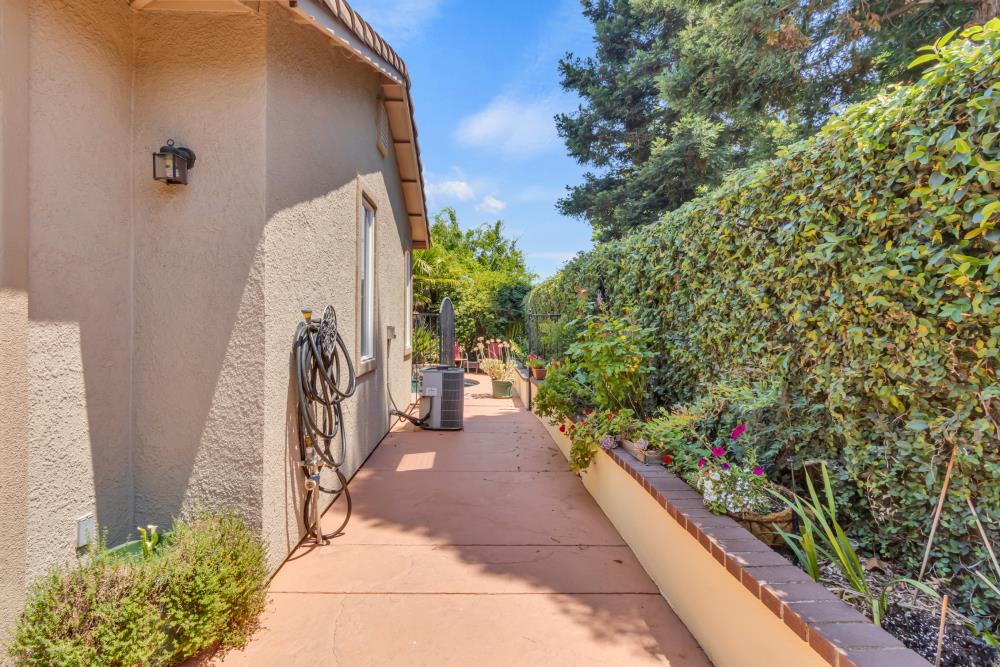 Detail Gallery Image 46 of 62 For 107 Dragonfly Cir, Sacramento,  CA 95834 - 3 Beds | 2 Baths