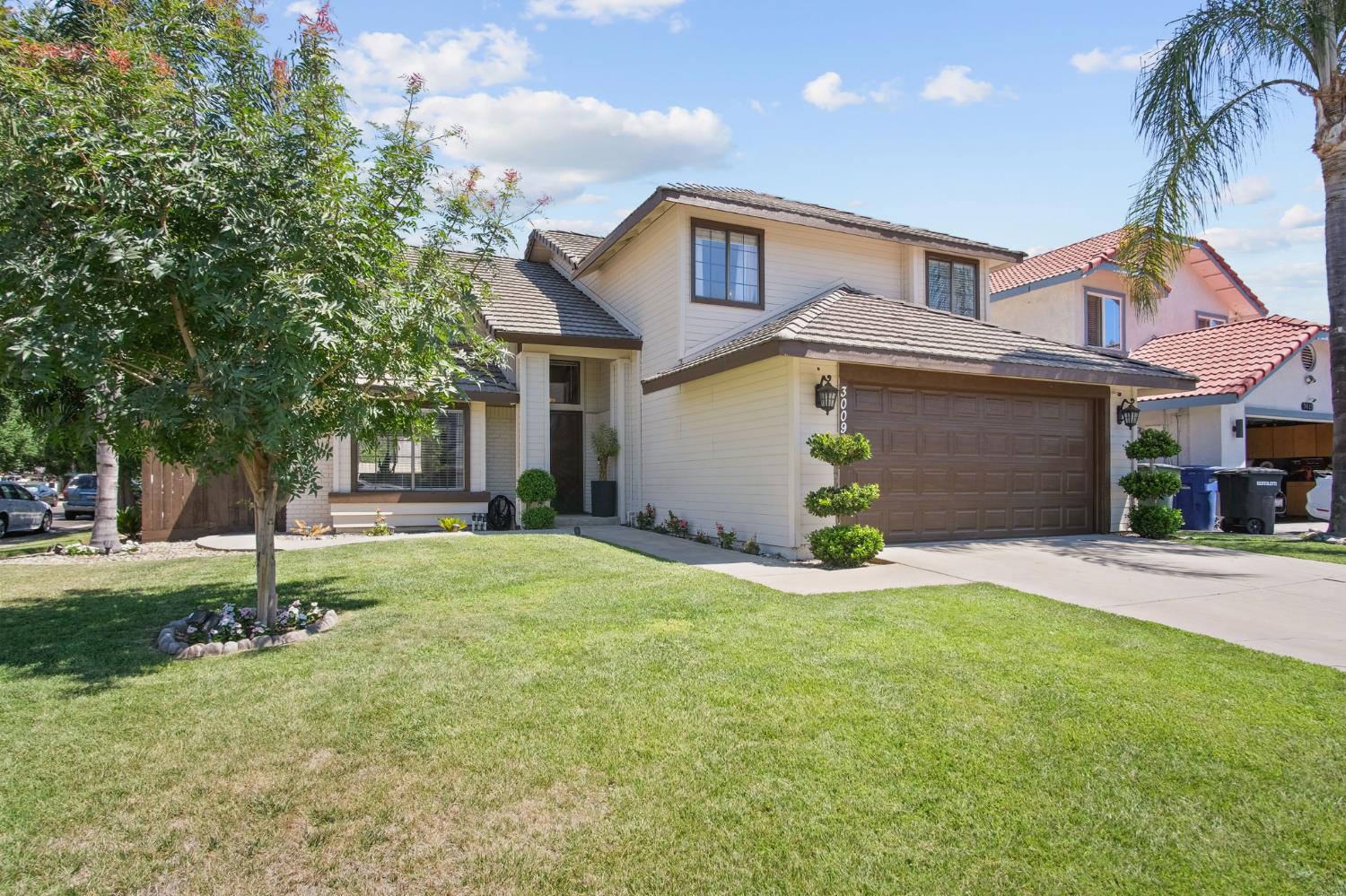 Detail Gallery Image 1 of 39 For 3009 Glen Grove Ct, Ceres,  CA 95307 - 5 Beds | 3 Baths