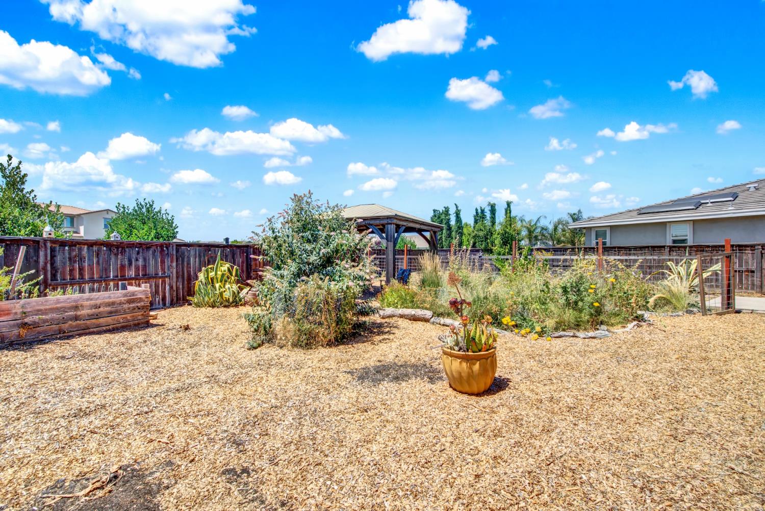 Detail Gallery Image 70 of 72 For 2200 Russell Cir, Woodland,  CA 95776 - 3 Beds | 2/1 Baths