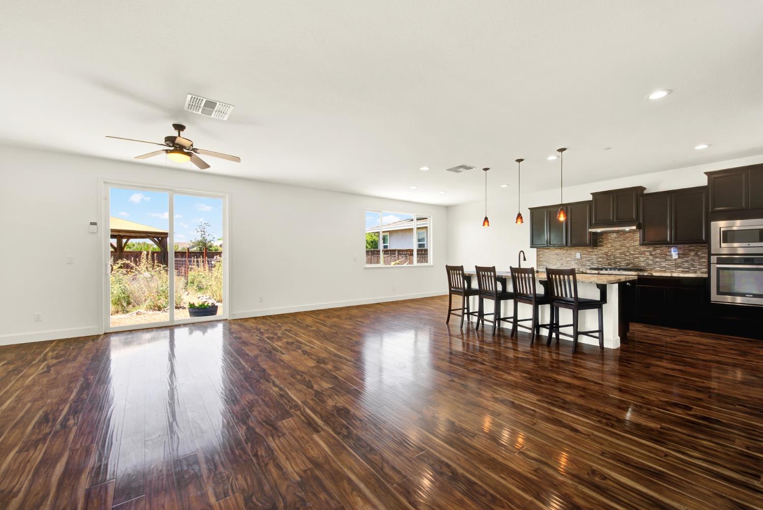 Detail Gallery Image 25 of 72 For 2200 Russell Cir, Woodland,  CA 95776 - 3 Beds | 2/1 Baths