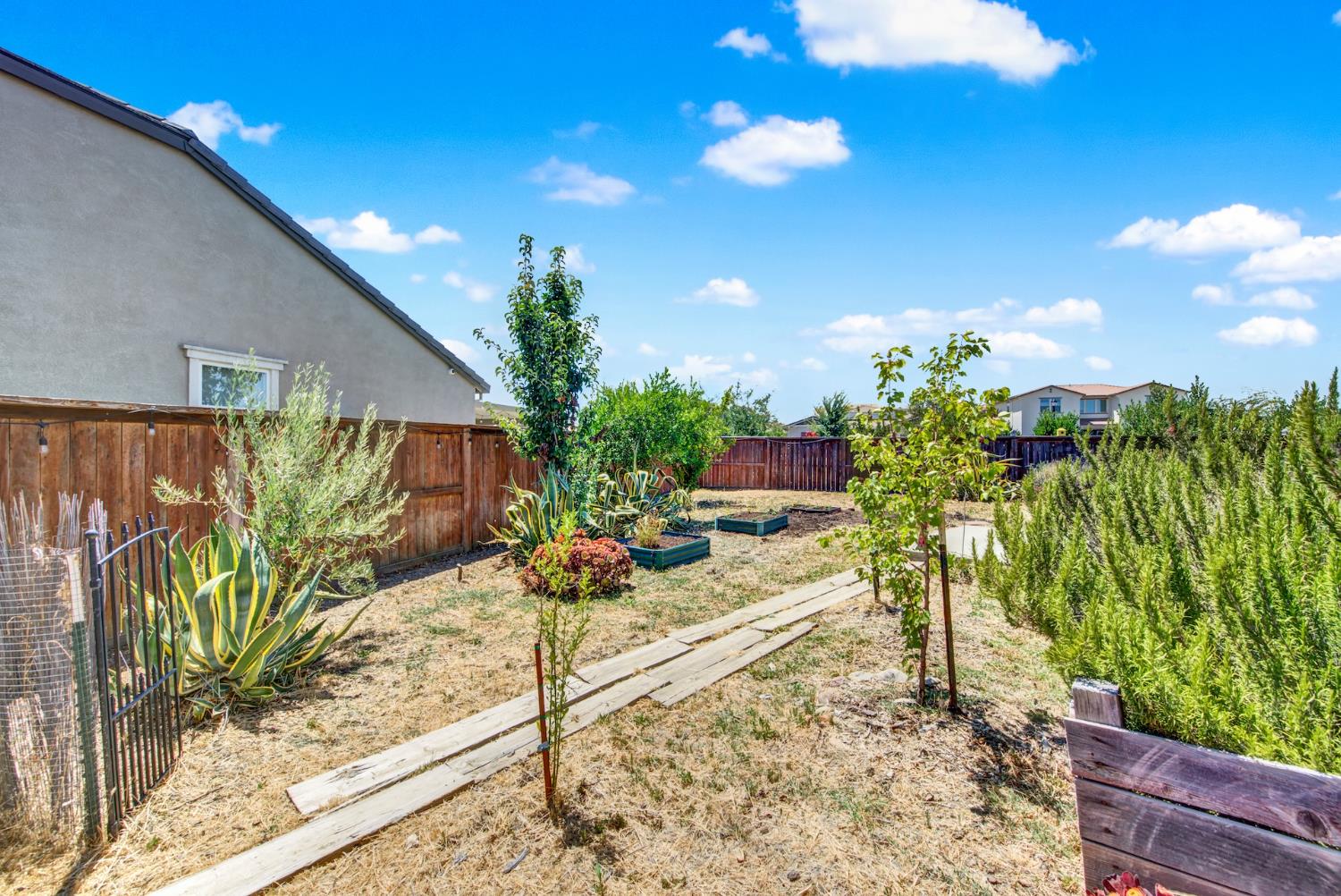 Detail Gallery Image 63 of 72 For 2200 Russell Cir, Woodland,  CA 95776 - 3 Beds | 2/1 Baths