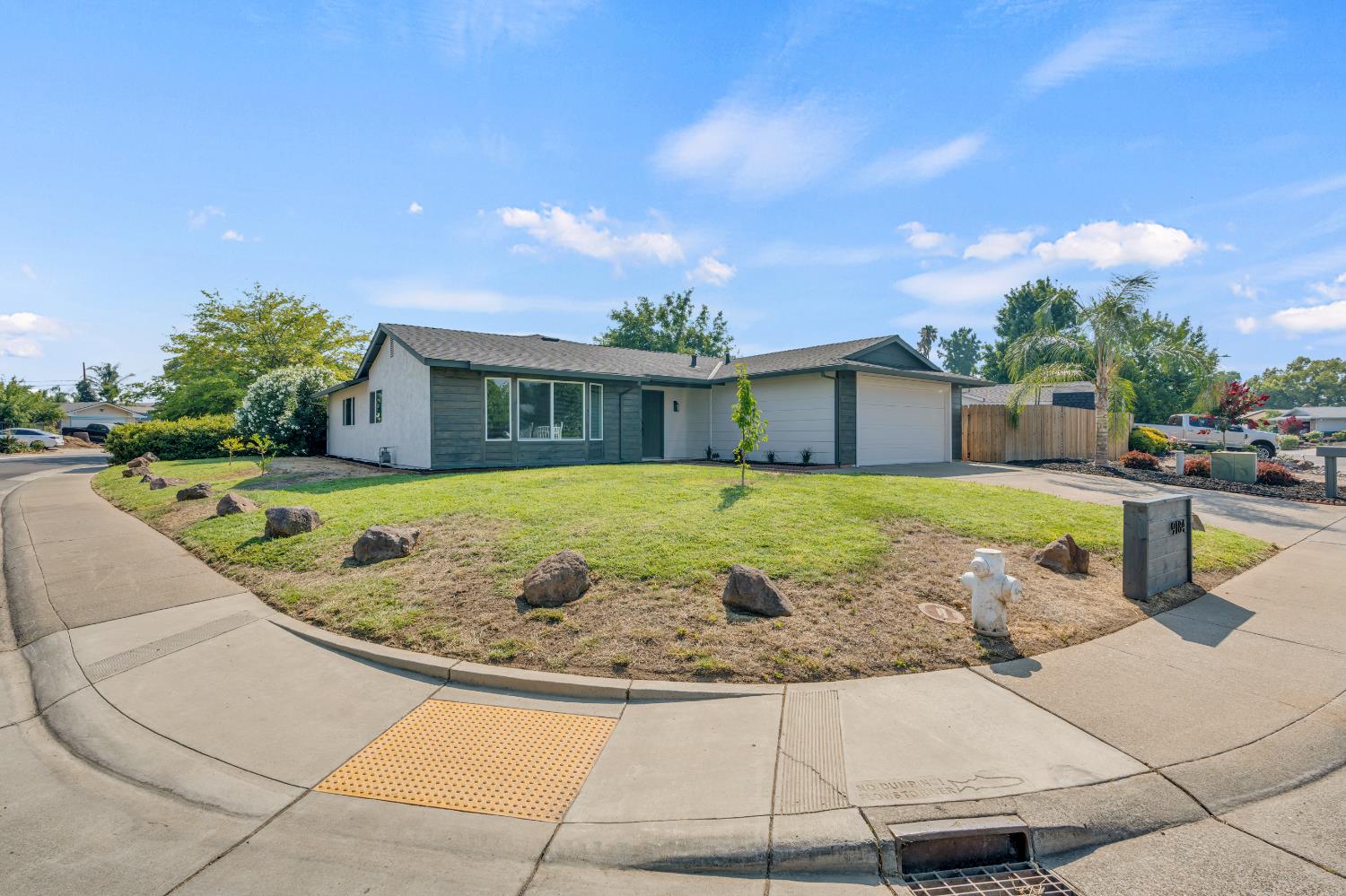 Detail Gallery Image 2 of 66 For 9184 Brian Ct, Sacramento,  CA 95826 - 3 Beds | 2 Baths