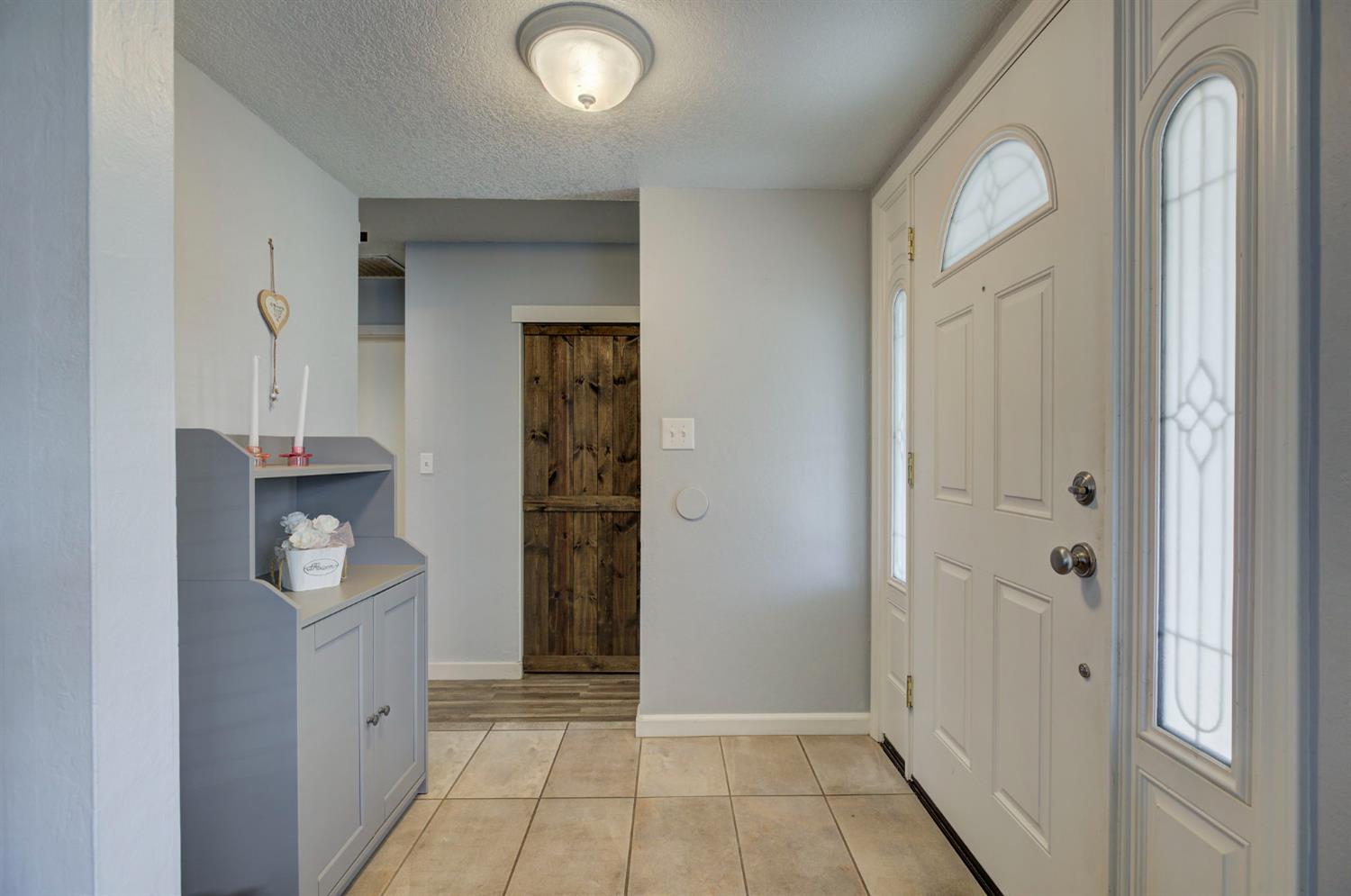 Detail Gallery Image 5 of 29 For 5112 Rabeneck Way, Fair Oaks,  CA 95628 - 3 Beds | 1 Baths